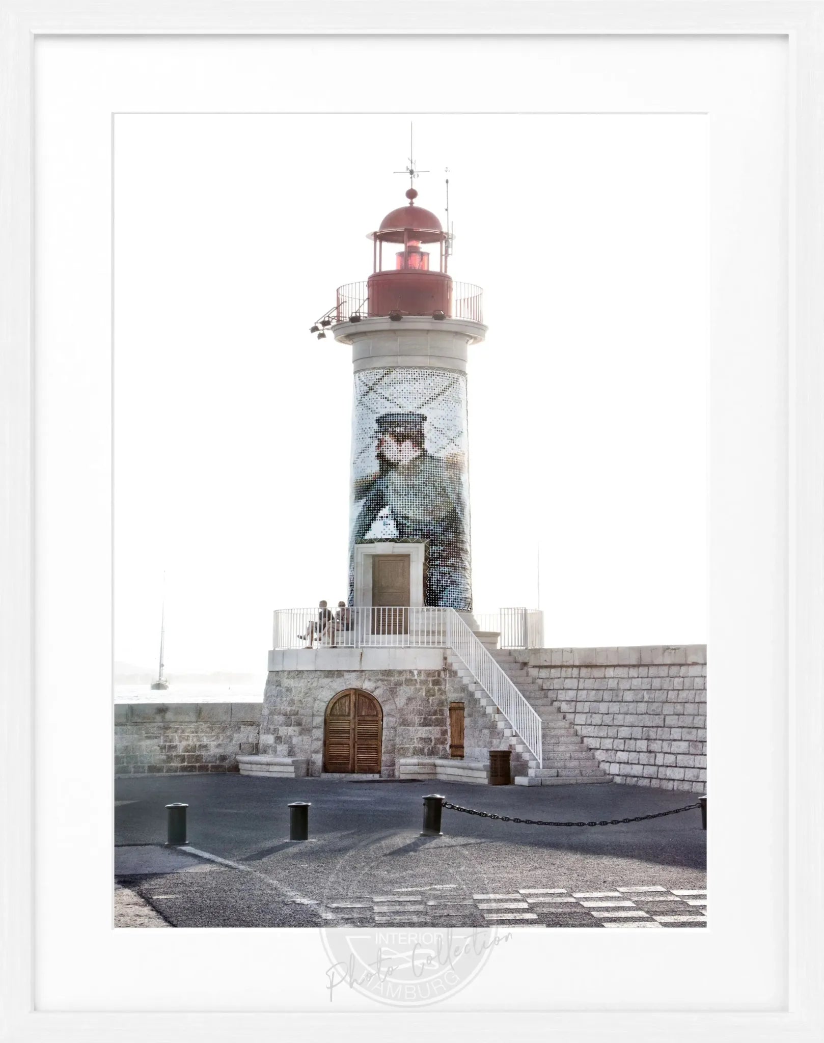 Schwarz-weiß Poster mit Rahmen von Cosman-Photocollection, Leuchtturm in Saint Tropez, 25x31 cm, stilvolles Dekorbild