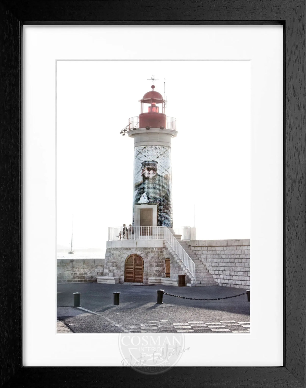 Schwarz-weiß Poster mit Rahmen von Cosman-Photocollection, Leuchtturm in Saint Tropez, 25x31cm, stilvolle Wanddekoration