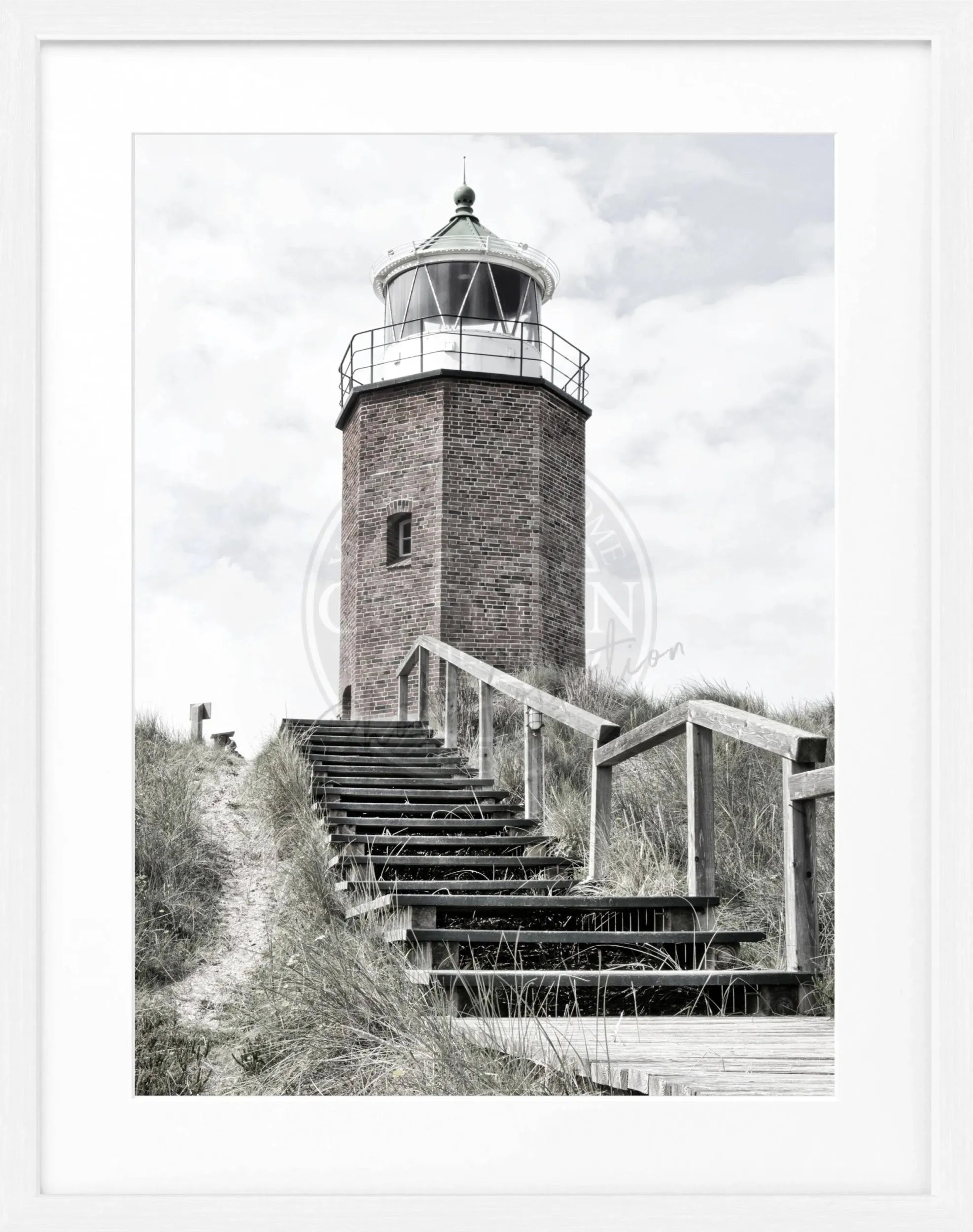 Schwarz-weiß Poster mit Rahmen, Leuchtturm Sylt ’Rotes Kliff’ in Kampen, 25x31 cm, von Cosman-Photocollection