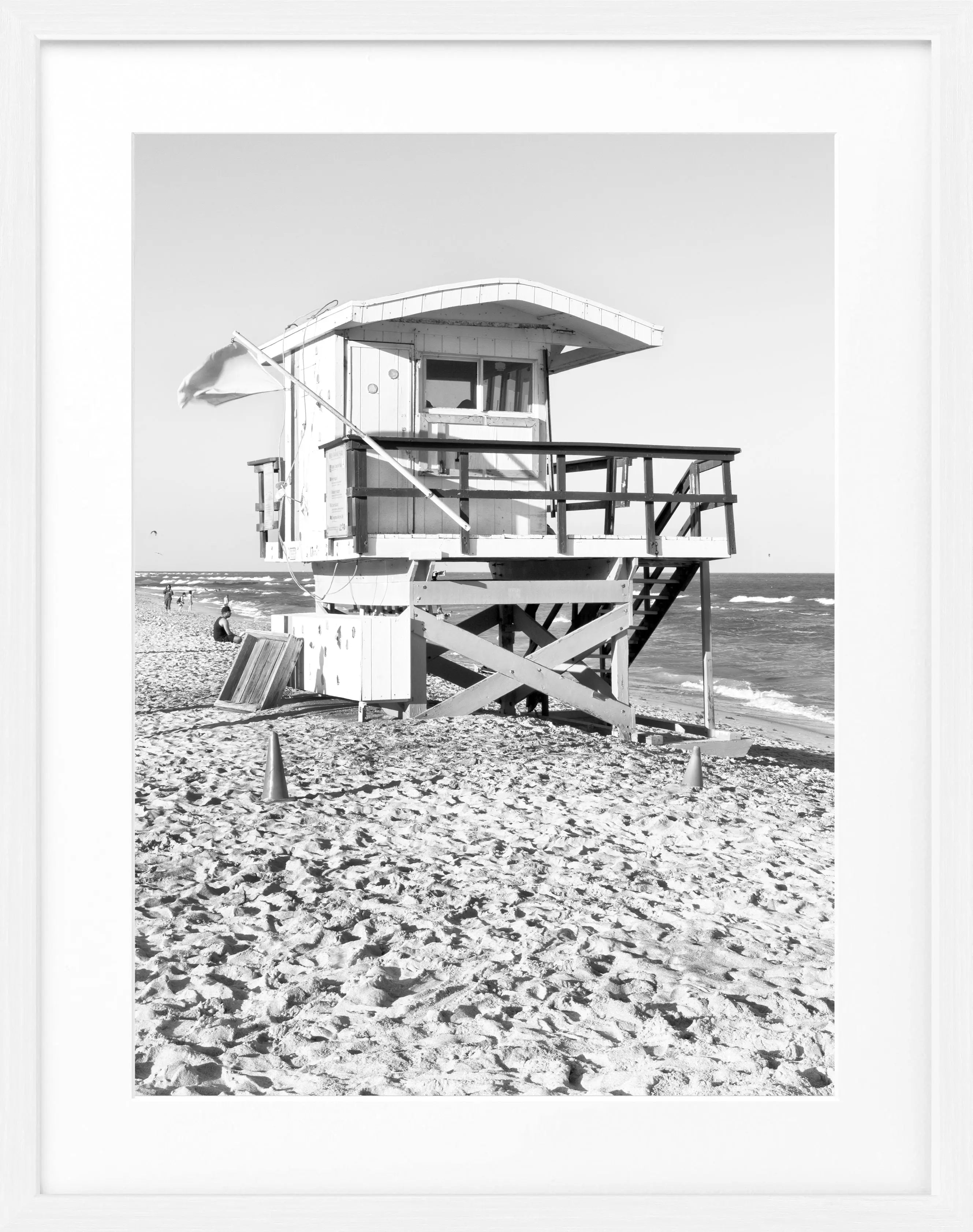 Schwarz-weiß Poster mit Rahmen von Cosman-Photocollection, Lifeguard-Motiv, Florida Key West, 25x31 cm