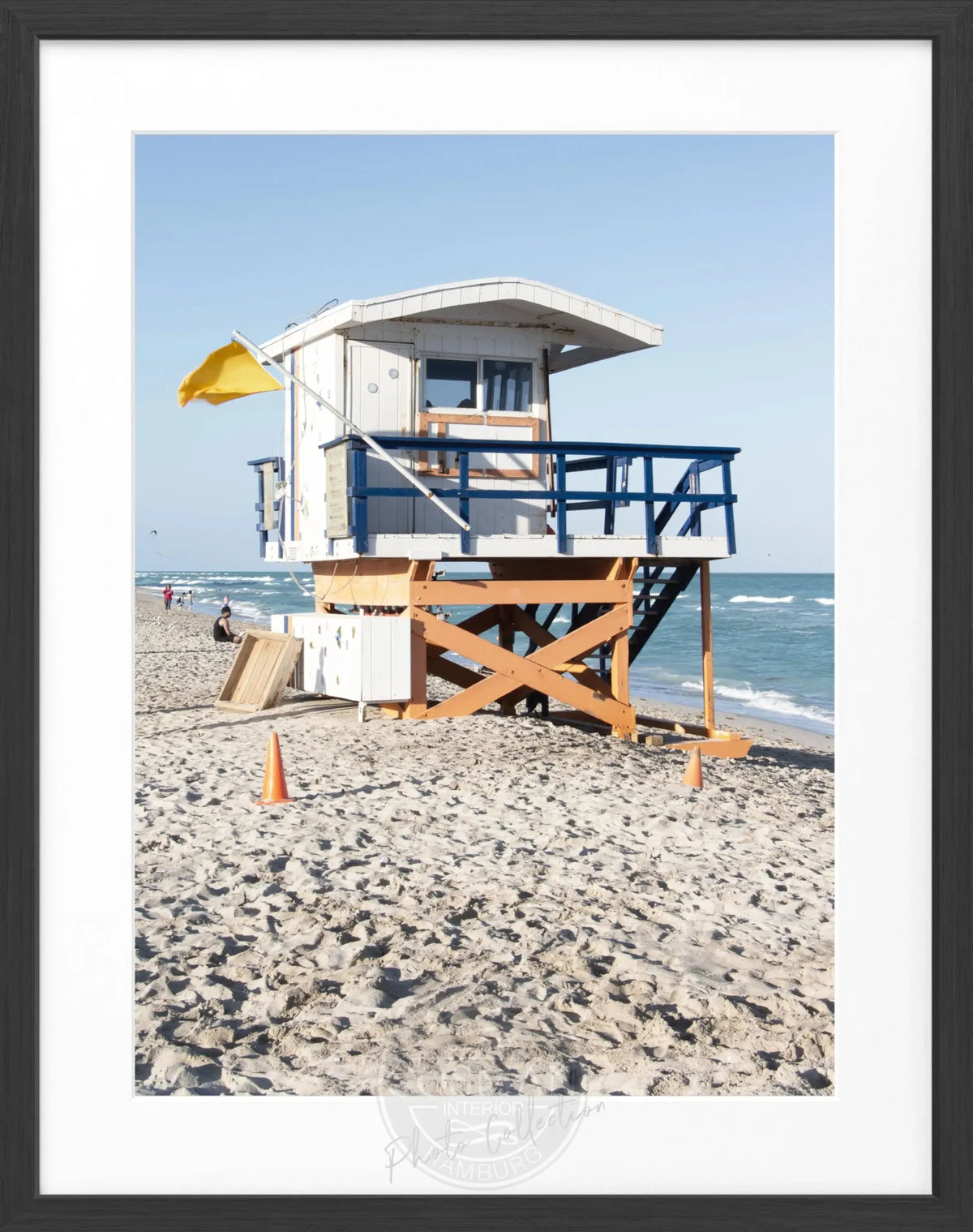 Schwarz-weiß Poster mit Rahmen „Lifeguard“ Florida Key West, mit Blick auf den Strand und den Rettungsschwimmer, 25x31 cm.