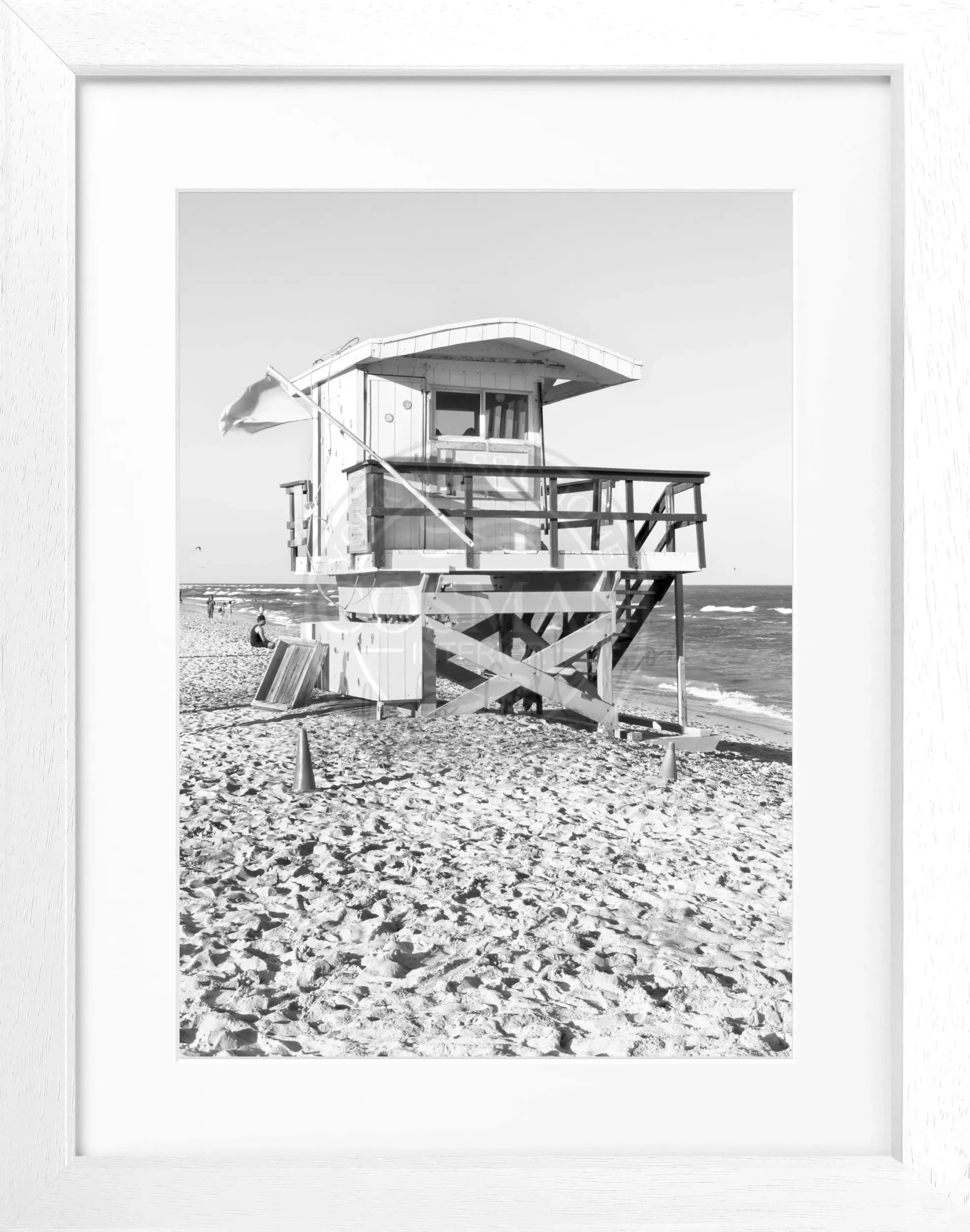 Schwarz-weißer Poster mit Rahmen 'Lifeguard' aus Florida Key West, 25x31cm, von Cosman-Photocollection.