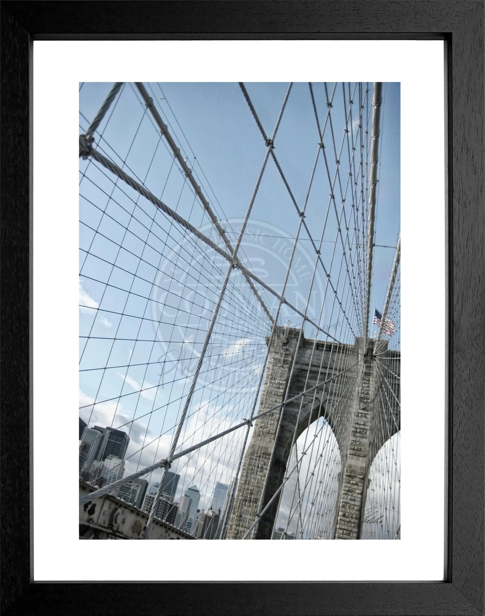 Schwarz-weiß Poster mit Rahmen, zeigt die Brooklyn Bridge in New York, von Cosman-Photocollection, 25cm x 31cm groß.