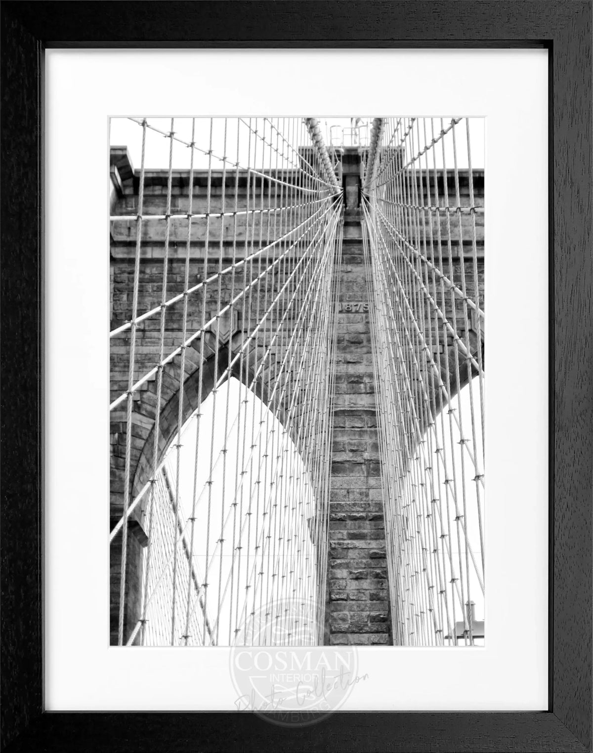 Schwarz-weiß Poster mit Rahmen, zeigt die Brooklyn Bridge in New York, im Format 25x31 cm, von Cosman-Photocollection.