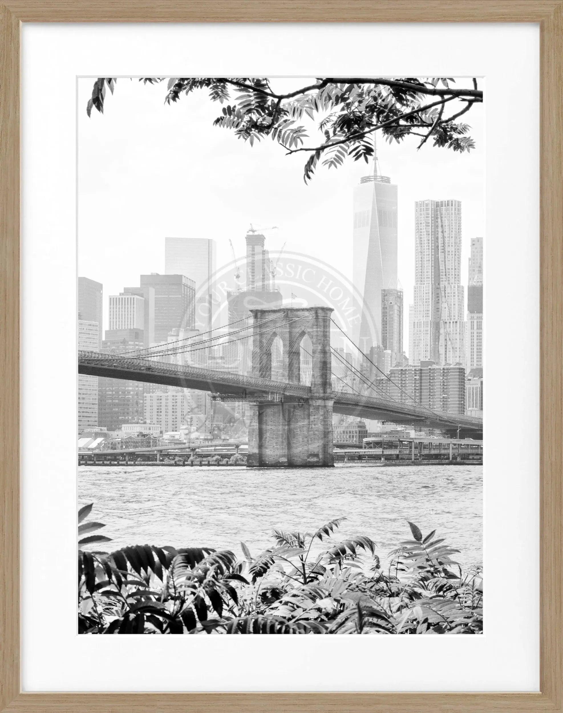 Schwarz-weiß Poster mit Rahmen, zeigt die Brooklyn Bridge in New York, von Cosman-Photocollection, Größe 25x31 cm