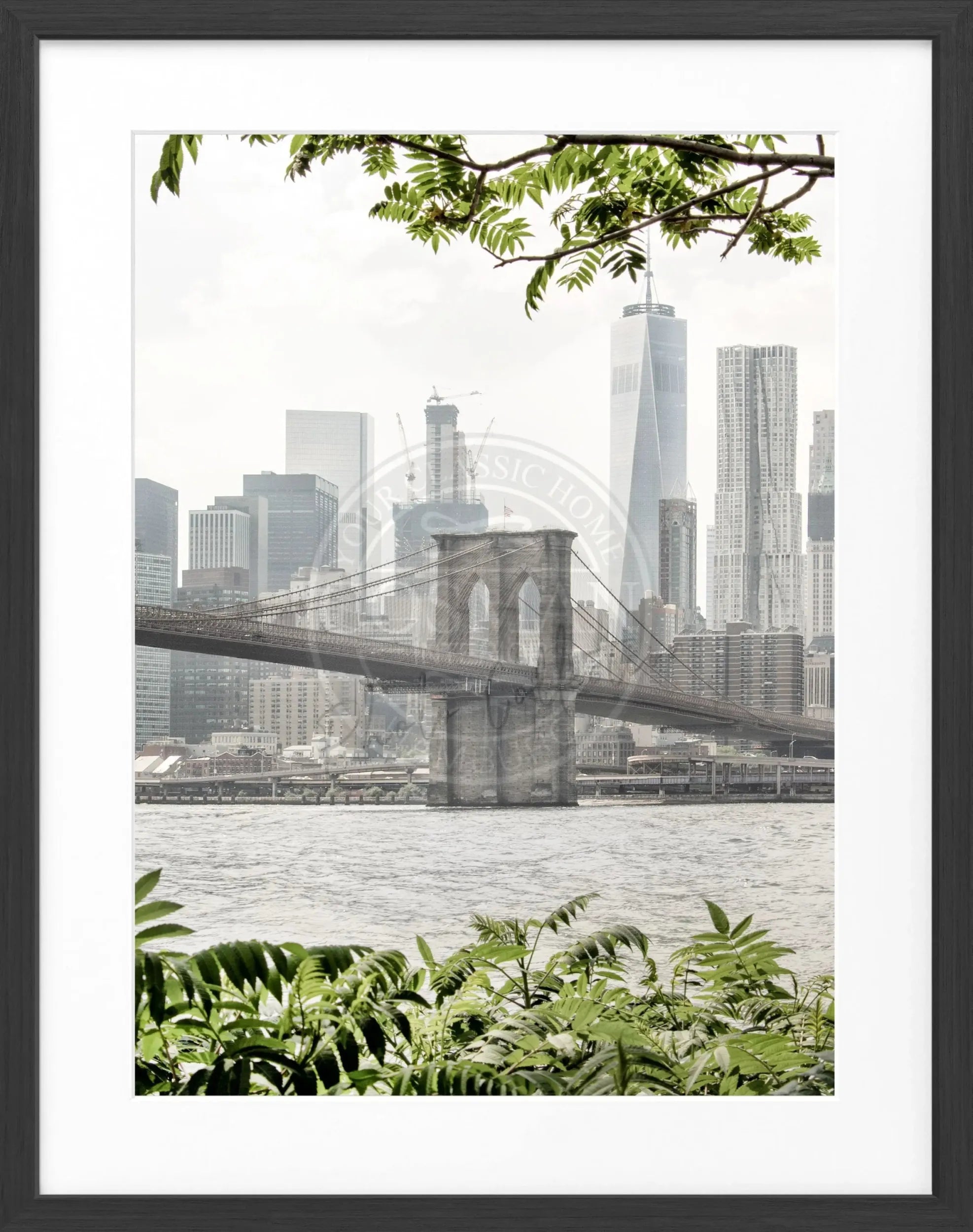 Schwarz-weiß Poster mit Rahmen, New York Brooklyn Bridge Motiv, 25x31cm, von Cosman-Photocollection.