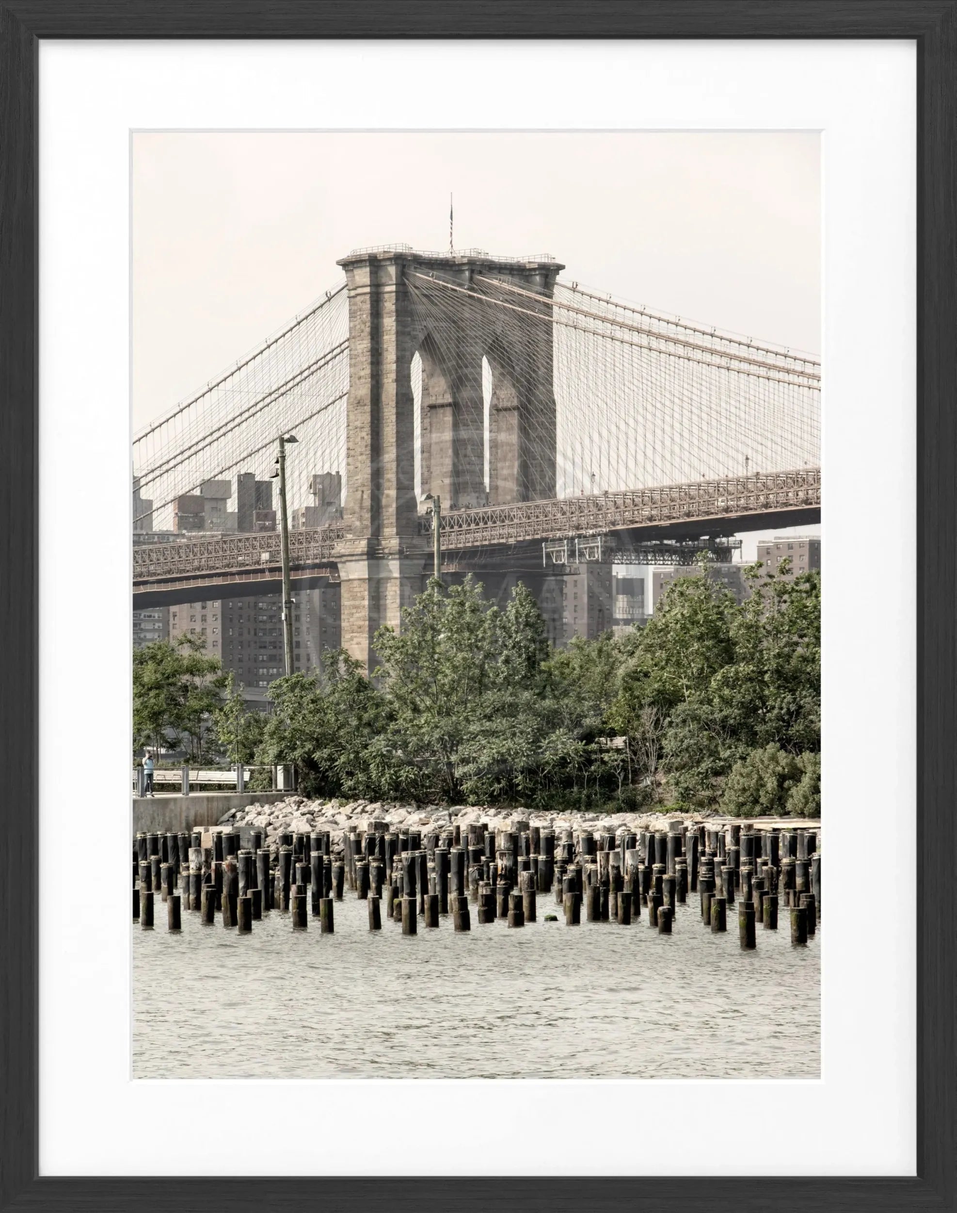 Schwarz-weiß Poster mit Rahmen von Cosman-Photocollection, New York Brooklyn Bridge, Motiv 25x31 cm, Wanddekoration