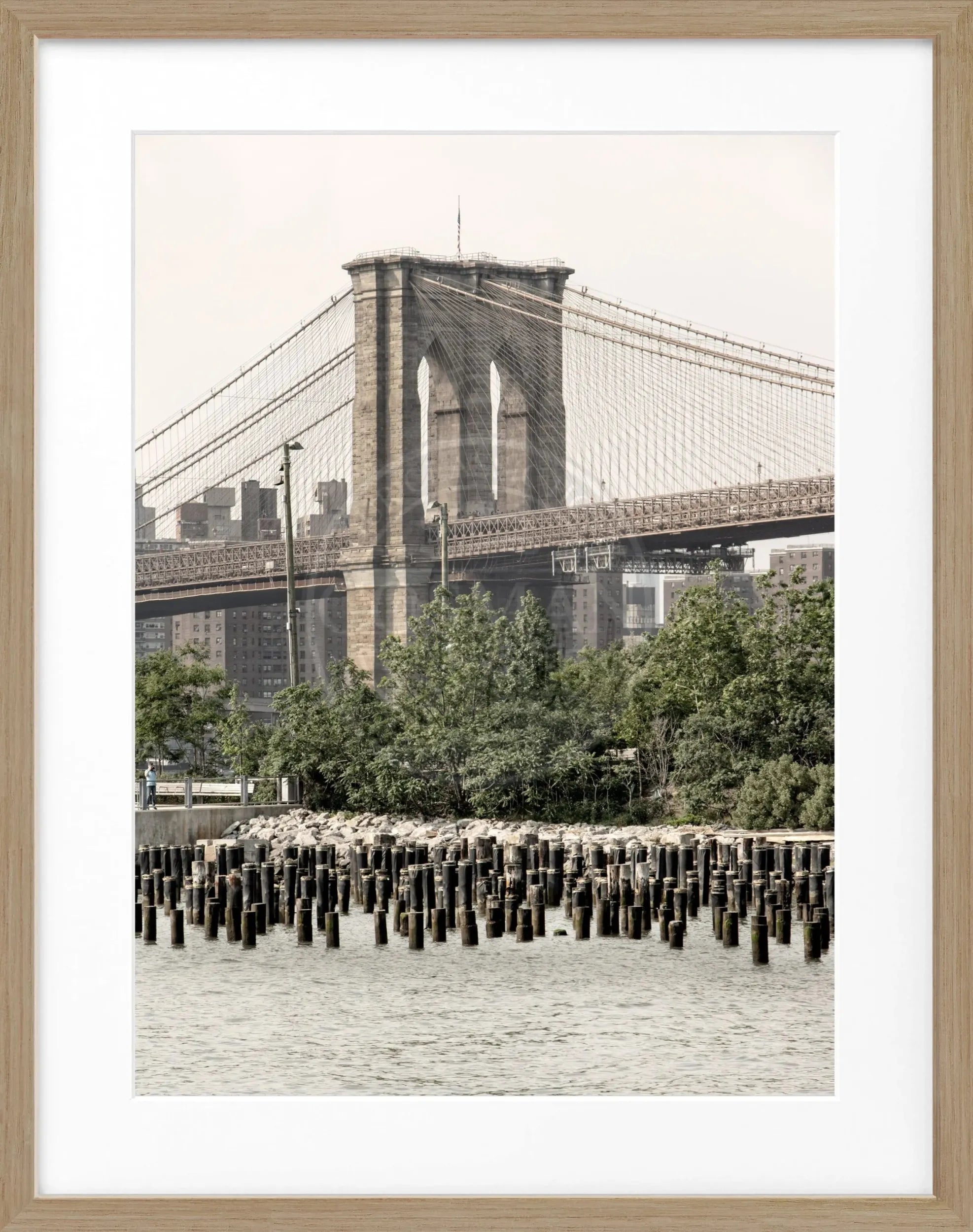 Schwarz-weiß Poster mit Rahmen, Brooklyn Bridge in New York, von Cosman-Photocollection, 25x31cm, Wanddekoration