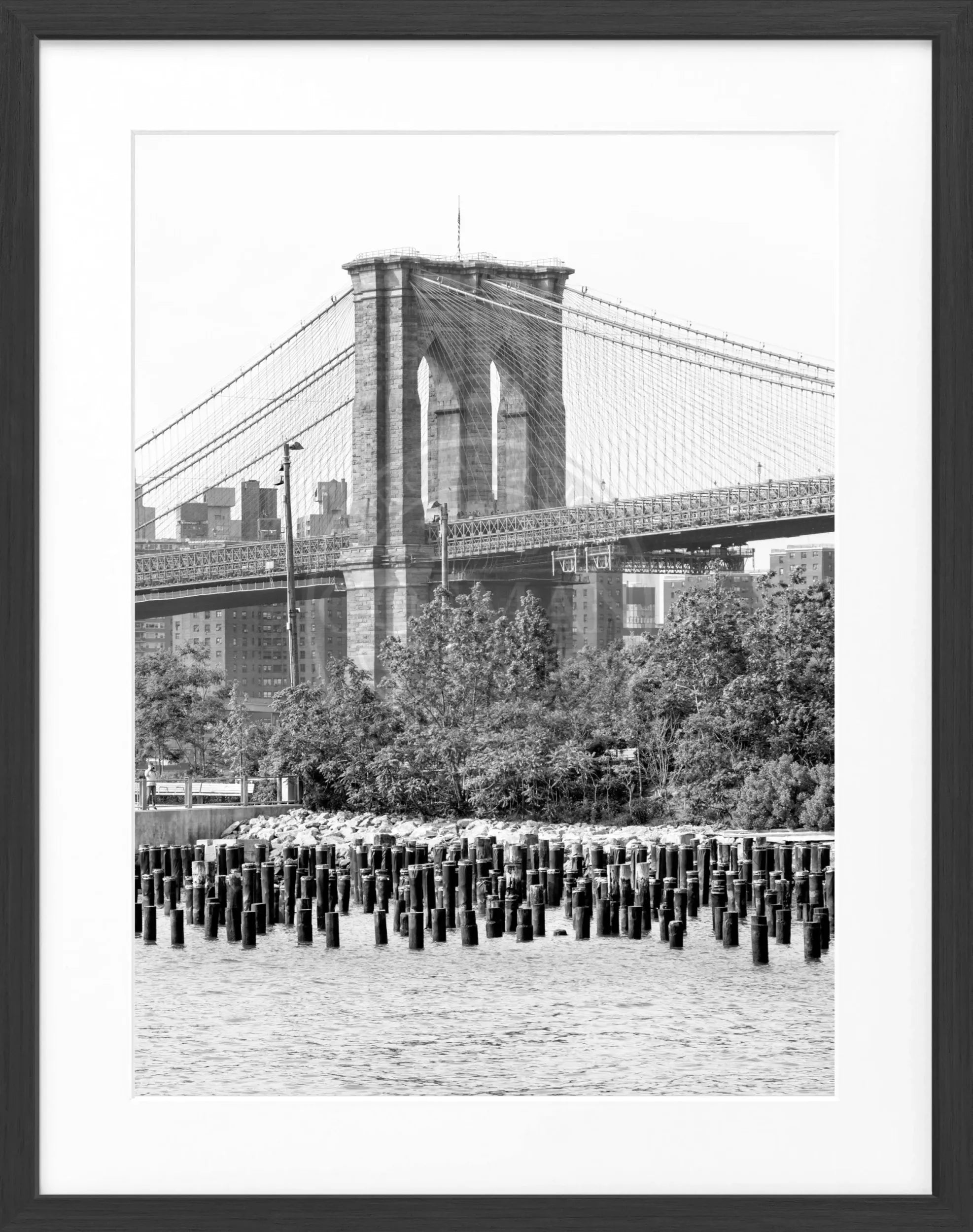 Schwarz-weiß Poster mit Rahmen von Cosman-Photocollection, New York Brooklyn Bridge, 25x31 cm, Wandbild fürNYC Fans