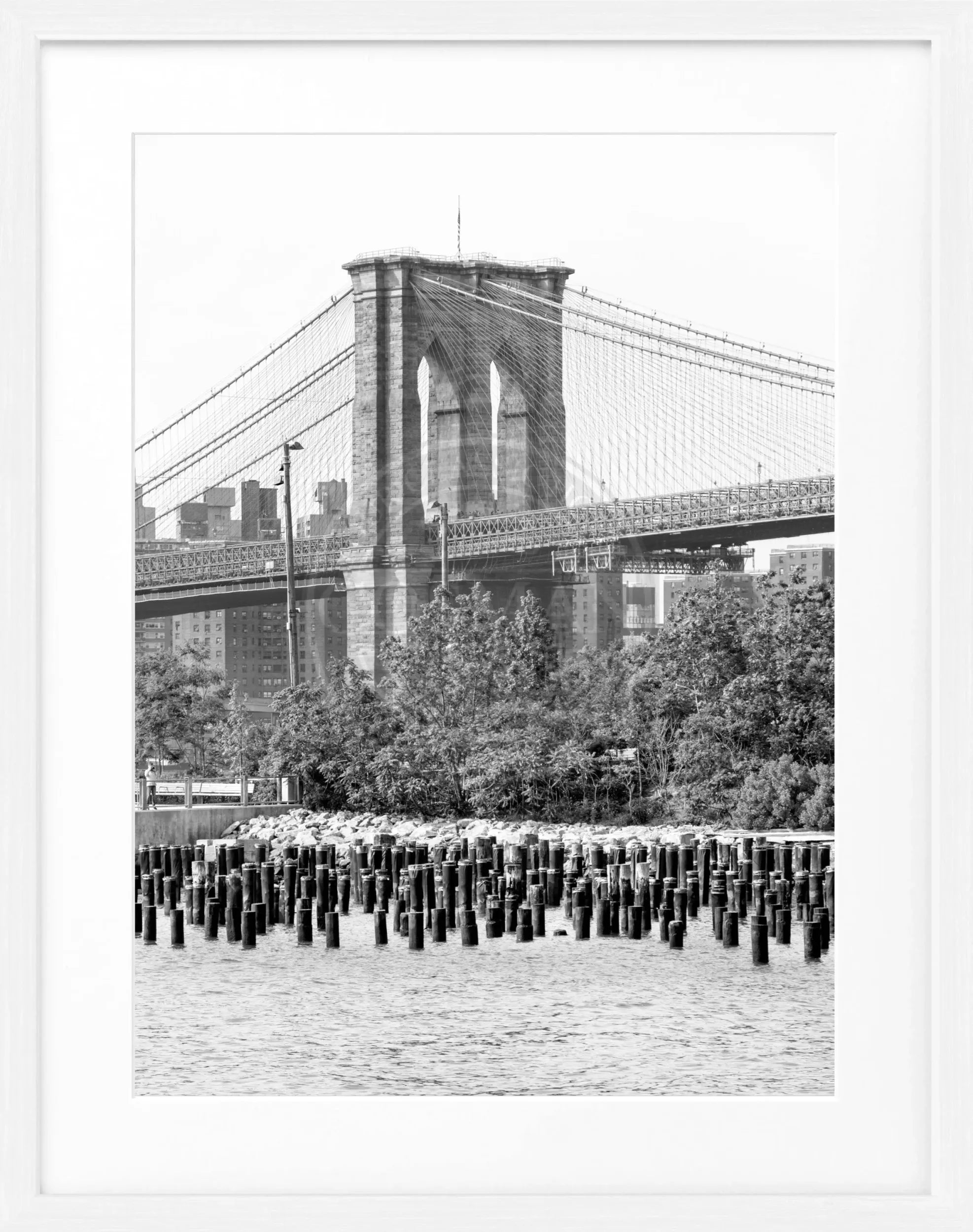 Schwarz-weiß Poster mit Rahmen, New York Brooklyn Bridge Motiv, 25x31 cm, von Cosman-Photocollection.