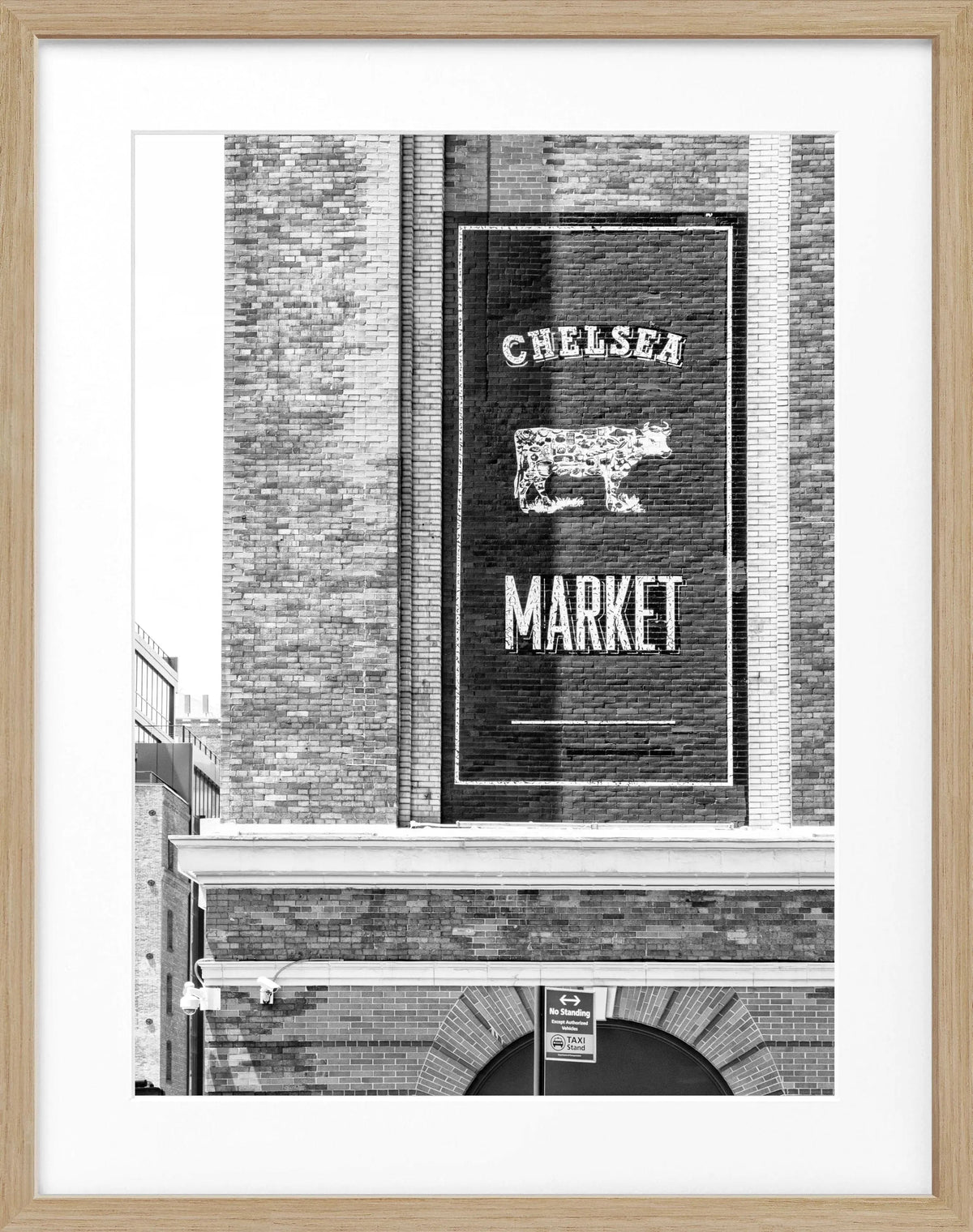 Schwarz-weiß Poster mit Rahmen, New York Chelsea Market Motiv, 25x31cm, von Cosman-Photocollection