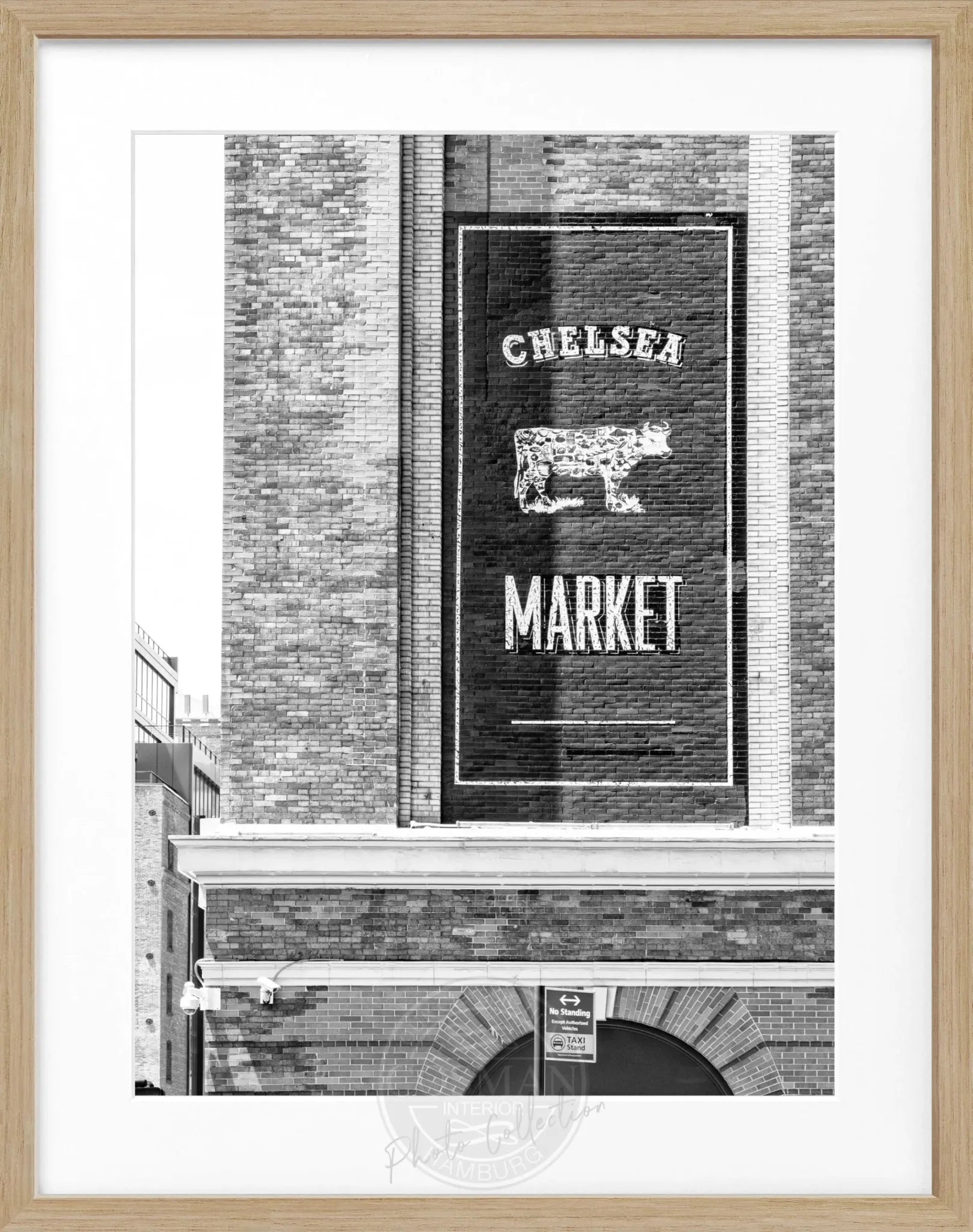 Schwarz-weiß Poster mit Rahmen, New York Chelsea Market Motiv, 25x31cm, von Cosman-Photocollection