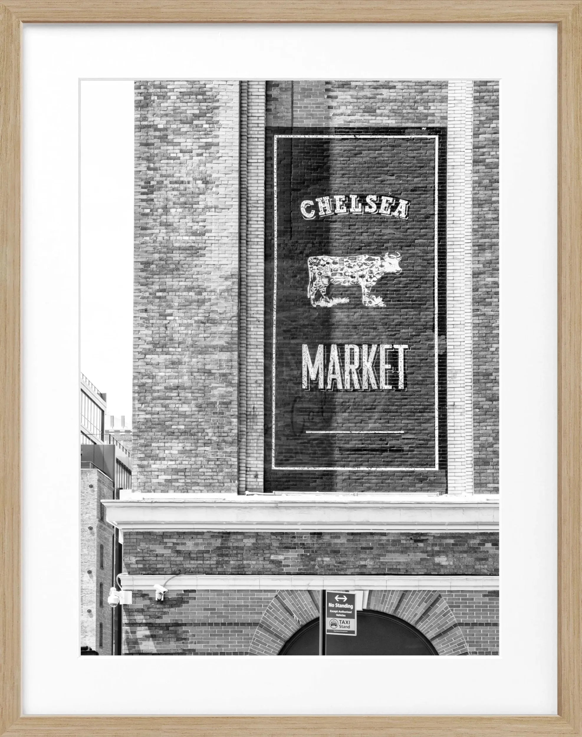 Schwarz-weiß Poster mit Rahmen, New York Chelsea Market Motiv, 25x31cm, von Cosman-Photocollection