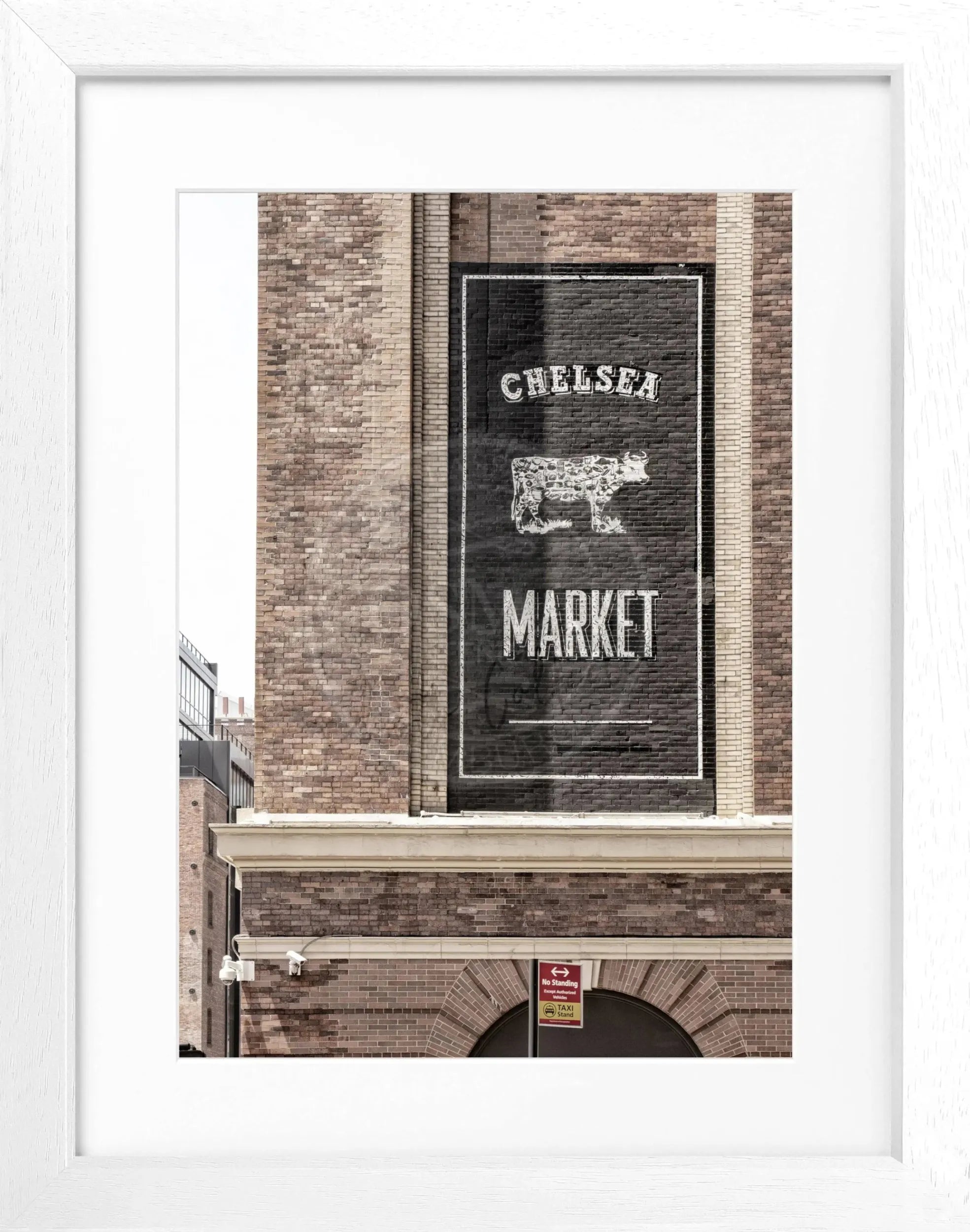 Schwarz-weiß Poster mit Rahmen von Cosman-Photocollection, Motiv vom Chelsea Market in New York, Maße 25x31 cm.