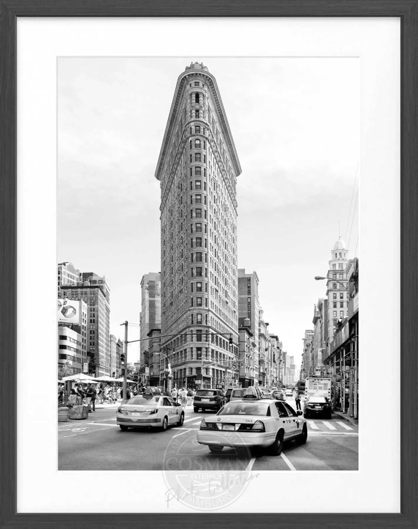 Schwarz-weiß Poster mit Rahmen von Cosman-Photocollection, zeigt das Flatiron Building in New York, Maße 25x31cm, stilvolle Wanddekoration