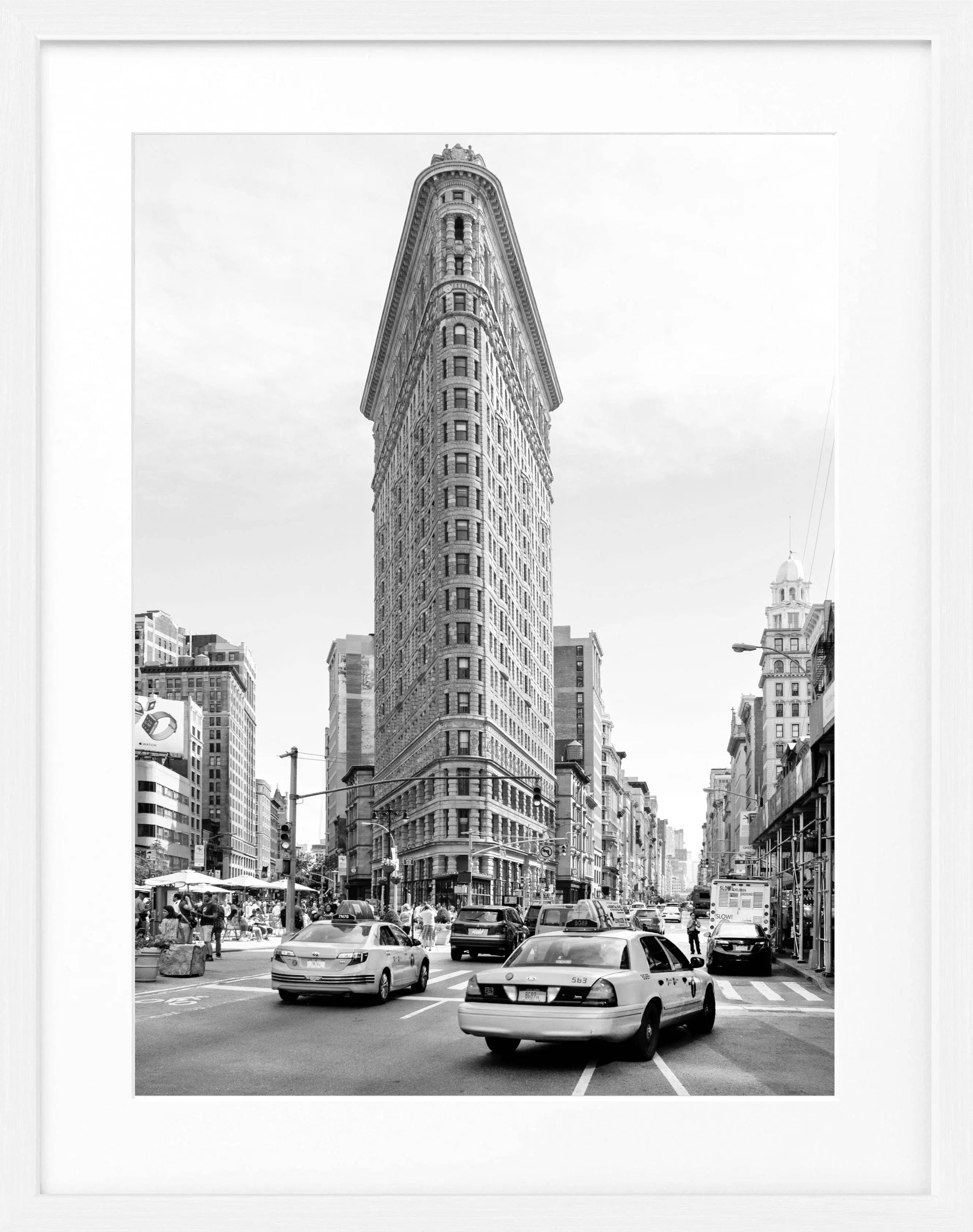 Schwarz-weiß Poster mit Rahmen von Cosman-Photocollection, New York Flatiron Building, 25x31 cm, Wanddekoration im urbanen Stil