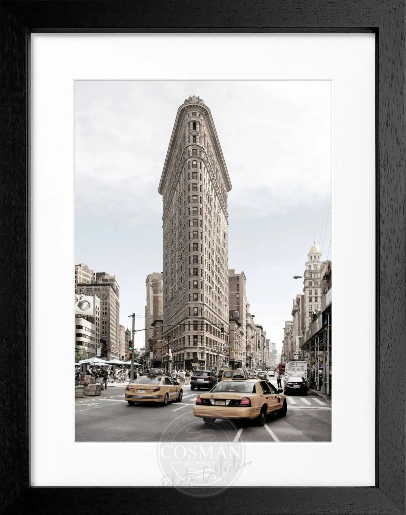 Schwarz-weiß Poster mit Rahmen von Cosman-Photocollection, Motiv des Flatiron Buildings in New York, 25x31 cm.