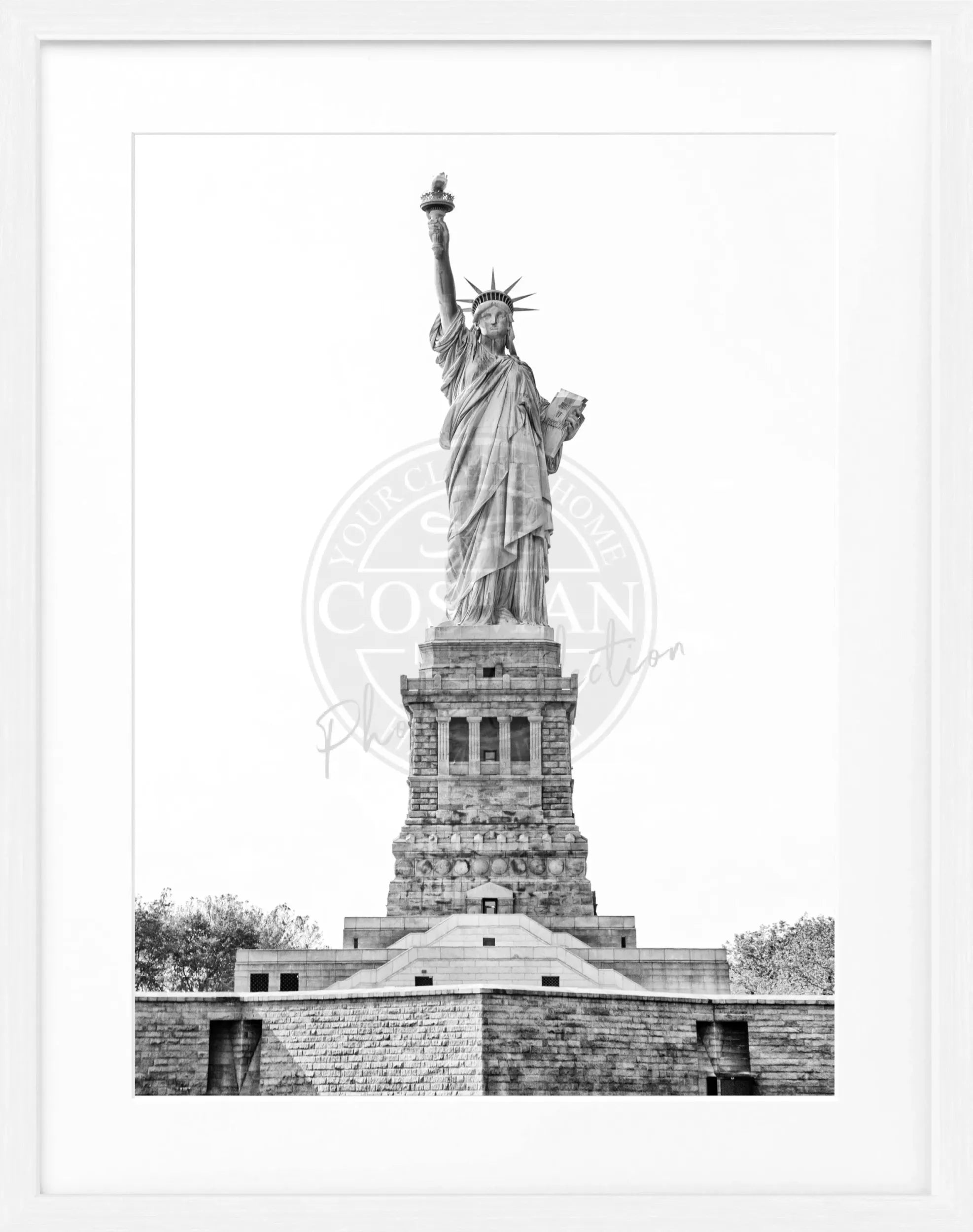 Schwarz-weiß Poster mit Rahmen von Cosman-Photocollection, New York 'Lady Liberty', 25x31 cm, Kunstfotografie, Wanddekoration