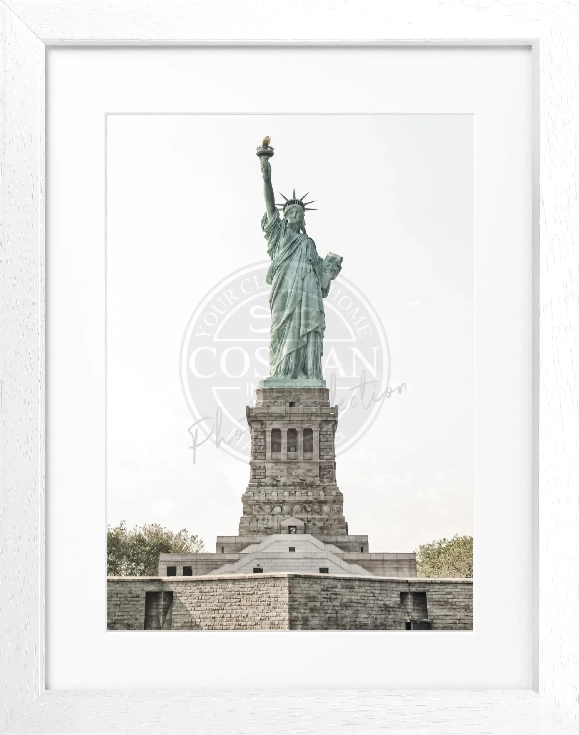 Schwarz-weiß Poster mit Rahmen von Cosman-Photocollection, New York 'Lady Liberty', 25x31 cm, Kunstdruck, dekoratives Wandbild
