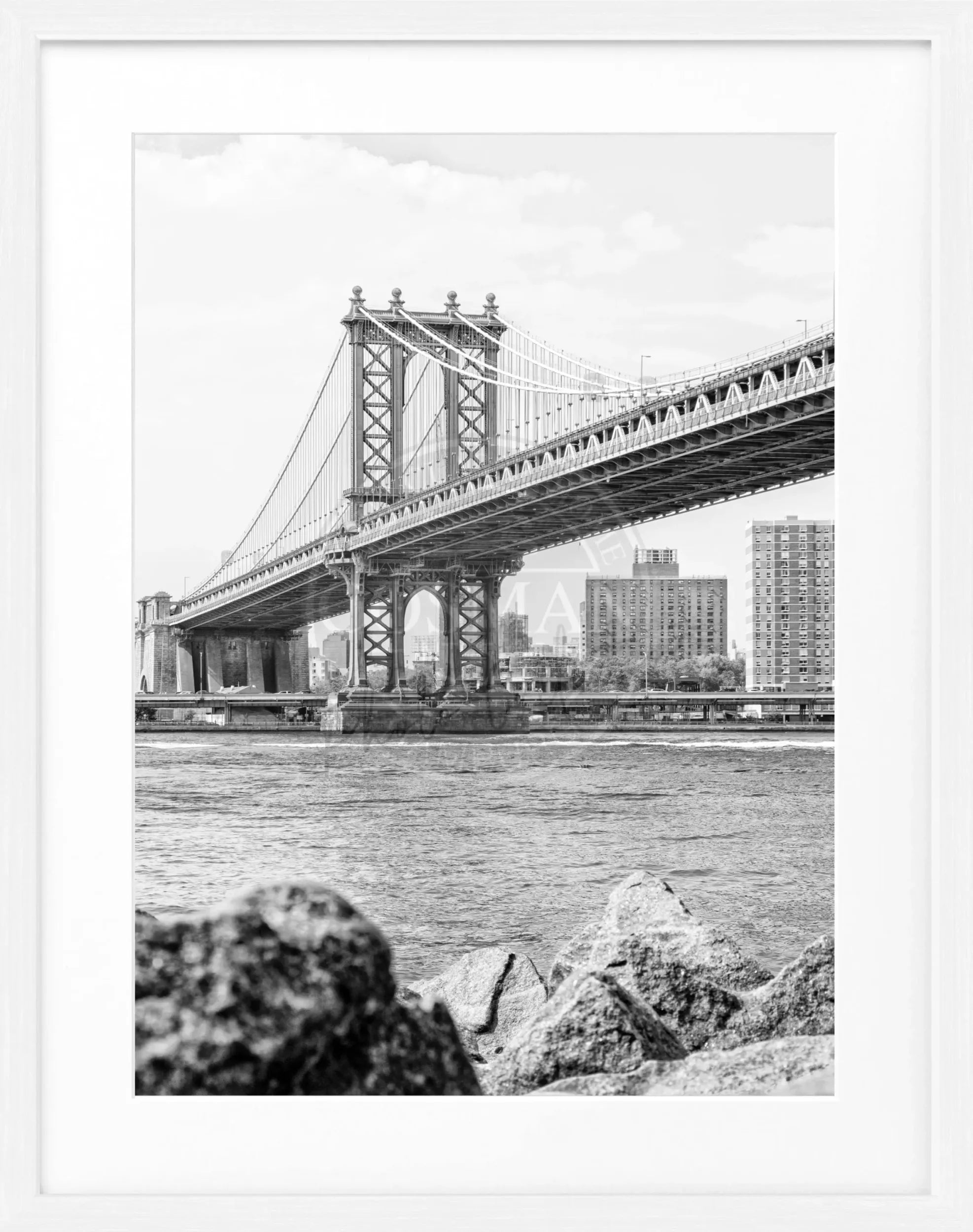Schwarz-weiß Poster mit Rahmen von Cosman-Photocollection, New York Manhattan Bridge, Motiv 25x31 cm, stilvolle Wanddekoration