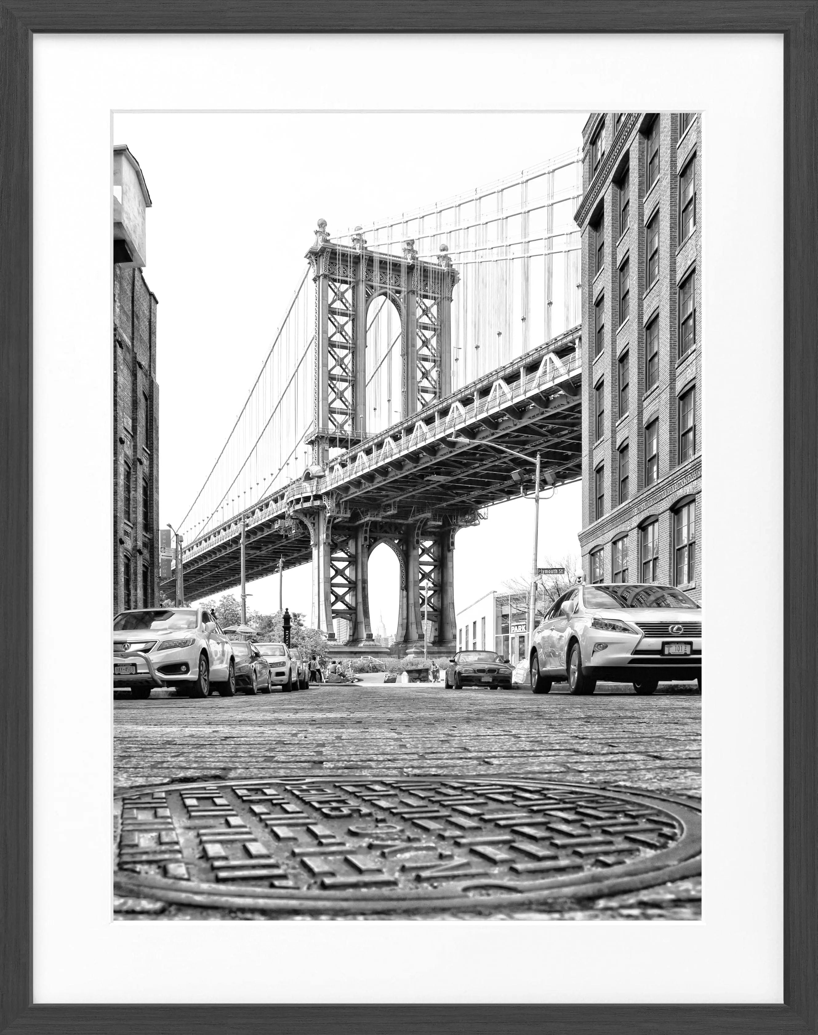 Schwarz-weiß Poster mit Rahmen von Cosman-Photocollection, Manhattan Bridge in New York, 25x31 cm, Motiv im Hochformat
