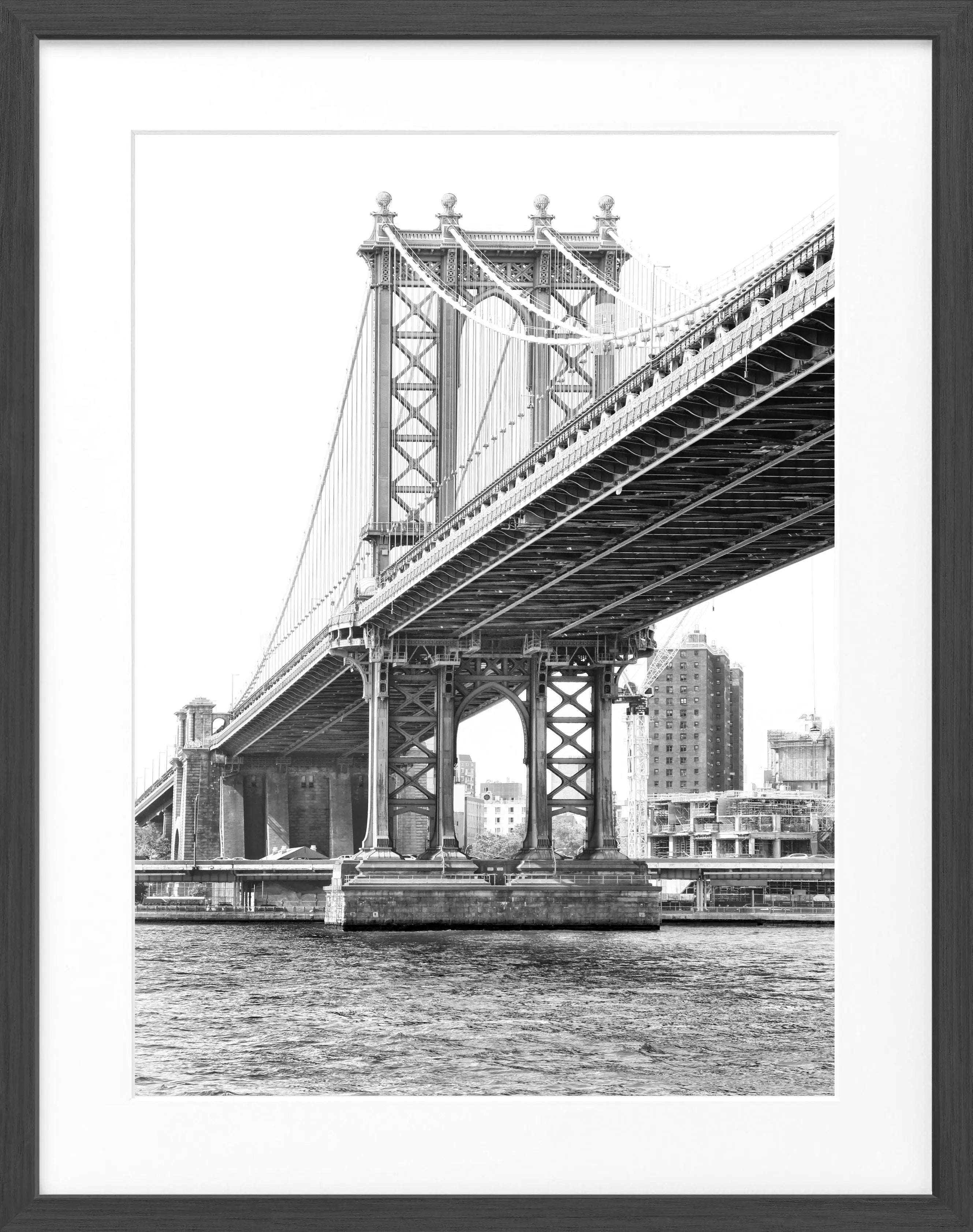 Schwarz-weiß Poster mit Rahmen von Cosman-Photocollection, Motiv Manhattan Bridge in New York, 25x31 cm