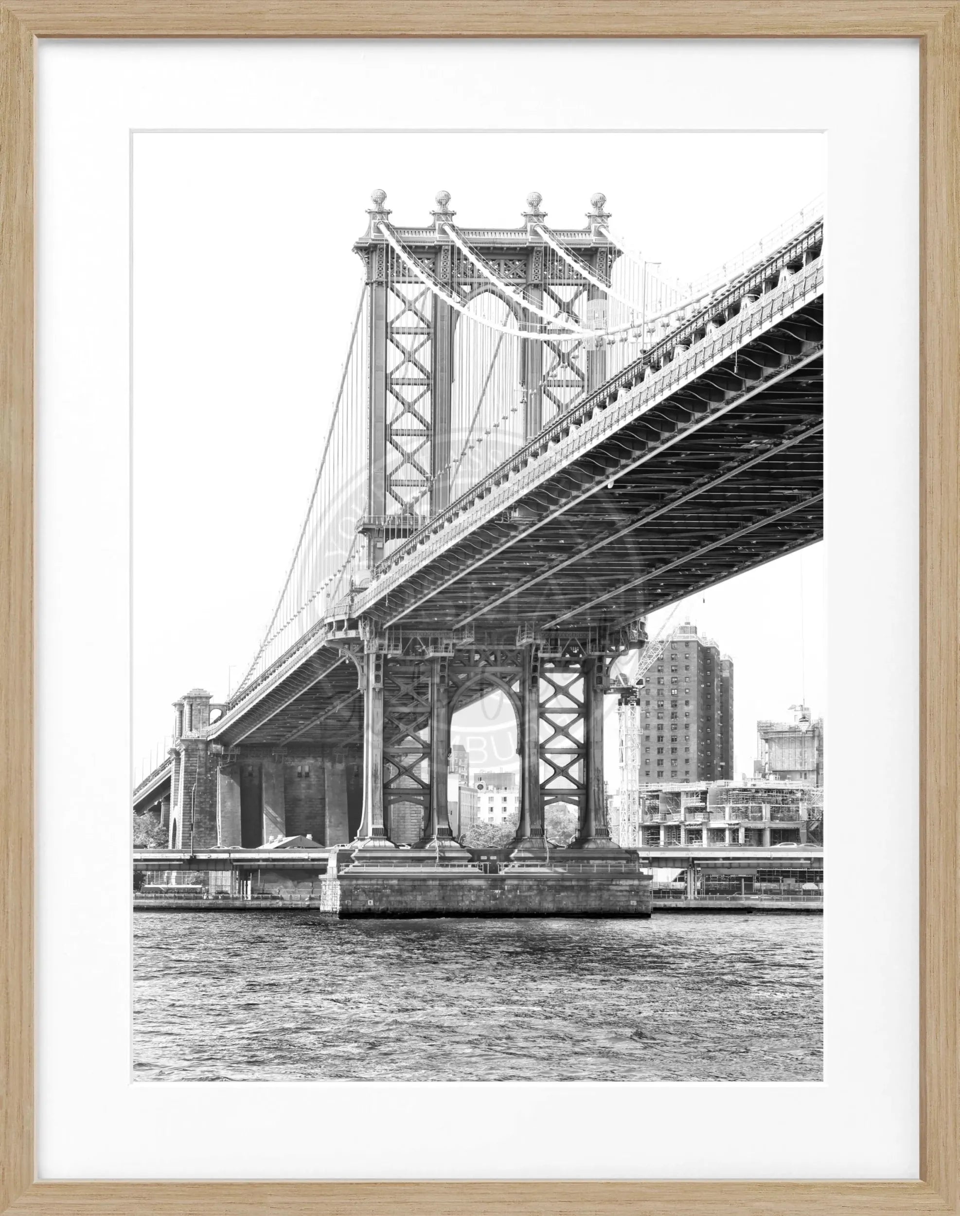 Schwarz-weiß Poster mit Rahmen von Cosman-Photocollection, Manhattan Bridge in New York, 25x31 cm, stilvolles Wandbild