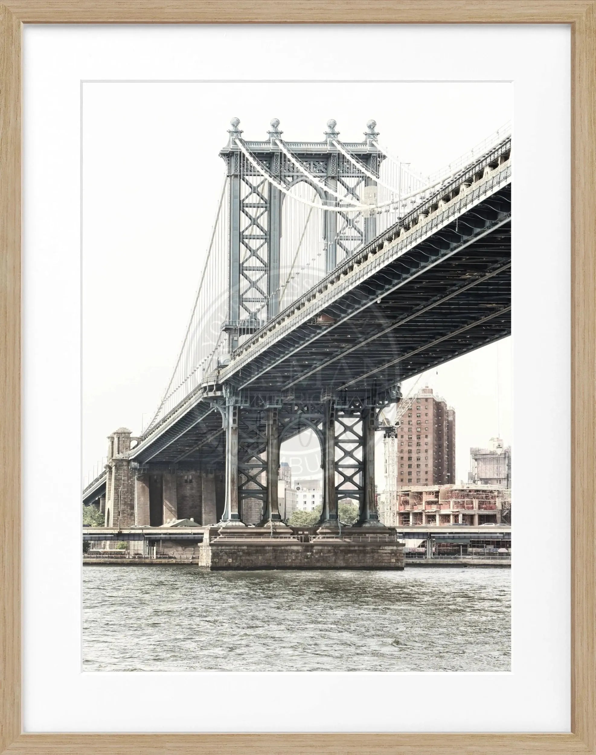 Schwarz-weißer Poster mit Rahmen von Cosman-Photocollection, Manhattan Bridge in New York, 25x31cm, Wanddekoration