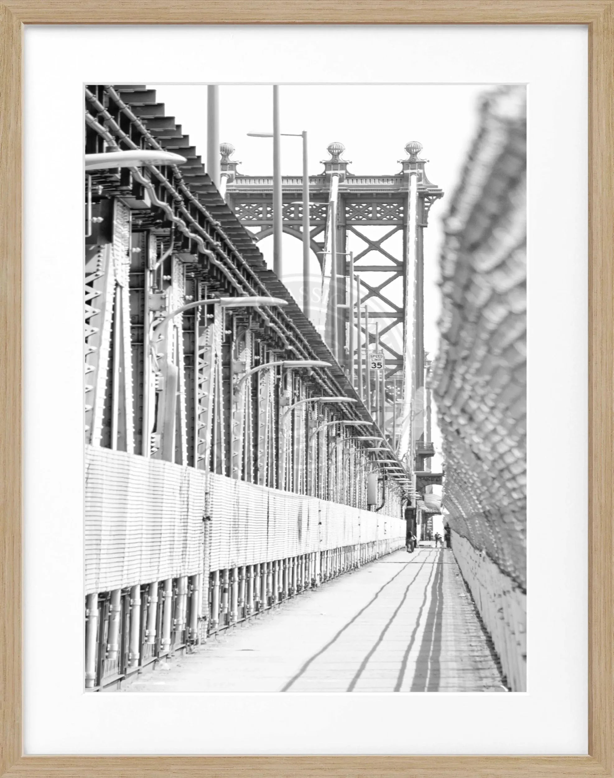 Schwarz-weiß Poster mit Rahmen, New York Manhattan Bridge, von Cosman-Photocollection, 25x31cm, urbanes Stadtmotiv