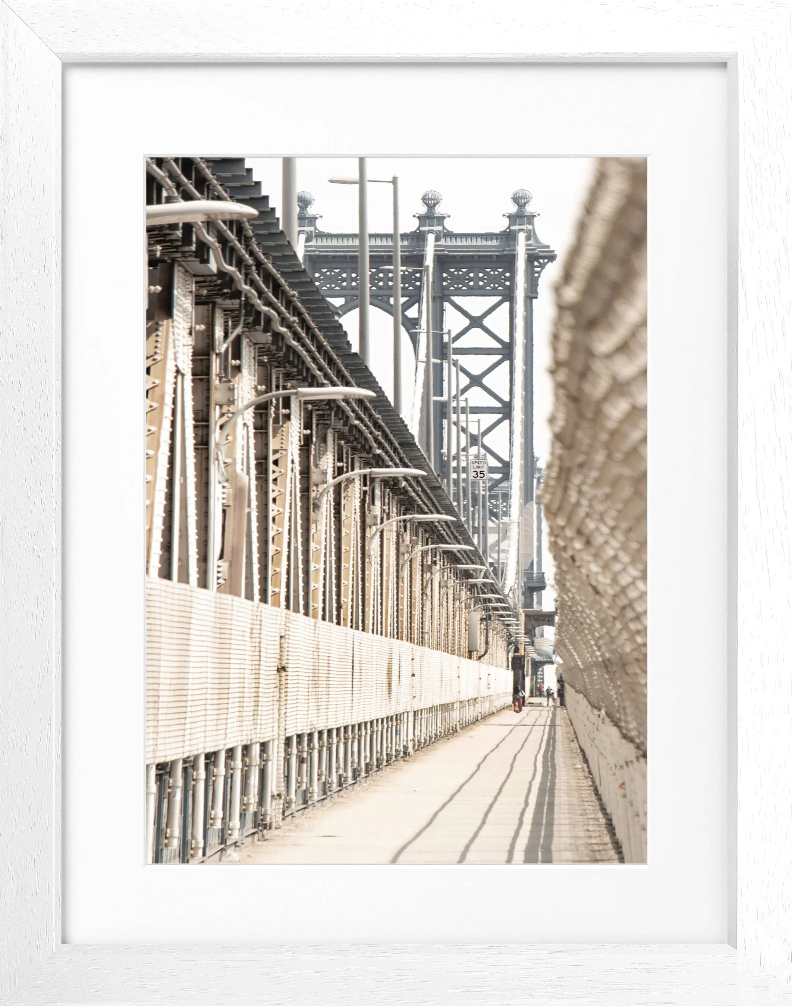 Schwarz-weiß Poster mit Rahmen von Cosman-Photocollection, New York Manhattan Bridge, 25x31 cm, urbanes Stadtmotiv