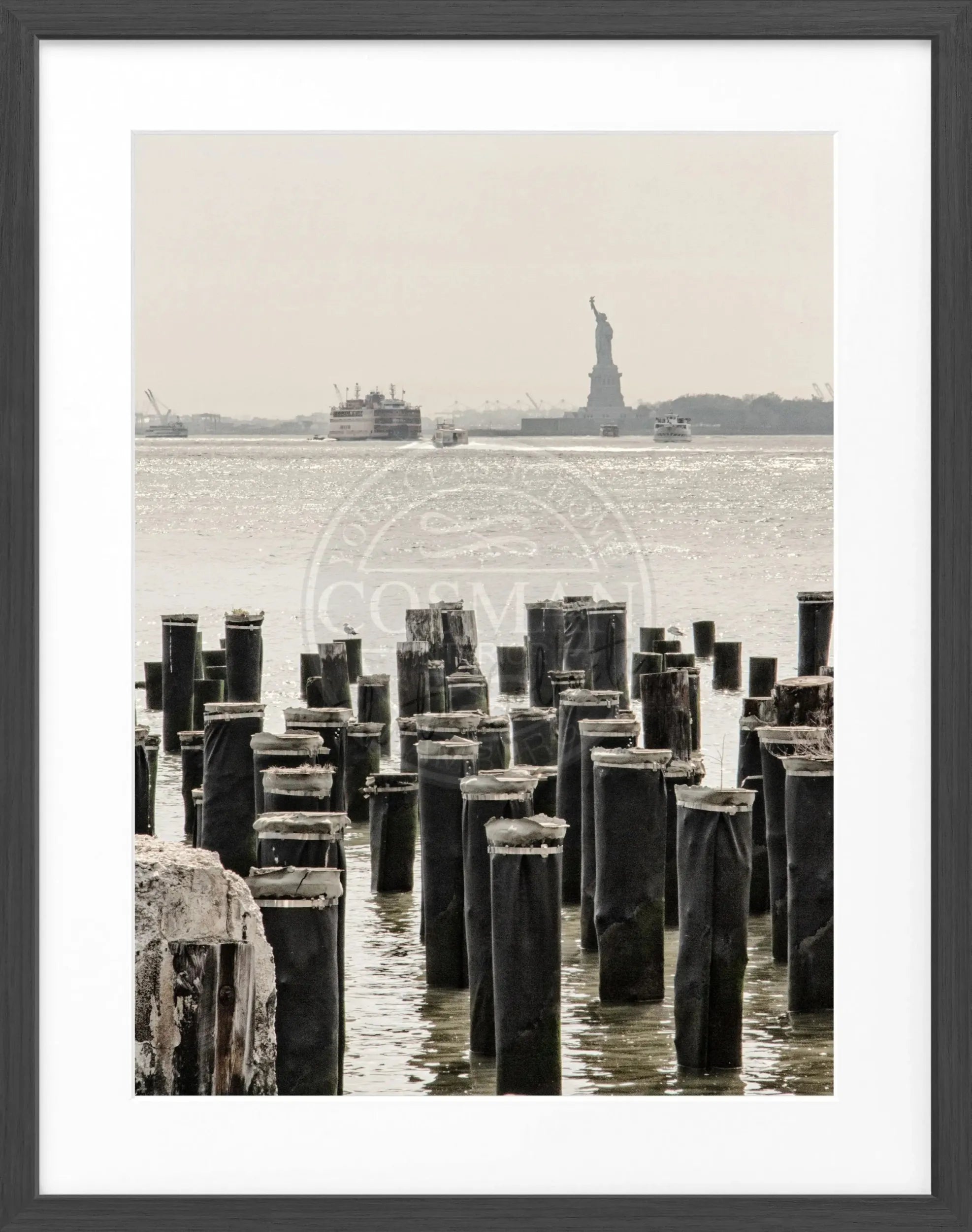 Schwarz-weiß Poster mit Rahmen von Cosman-Photocollection, New York NY107, 25x31 cm, städtisches Stadtbild, Wanddekoration
