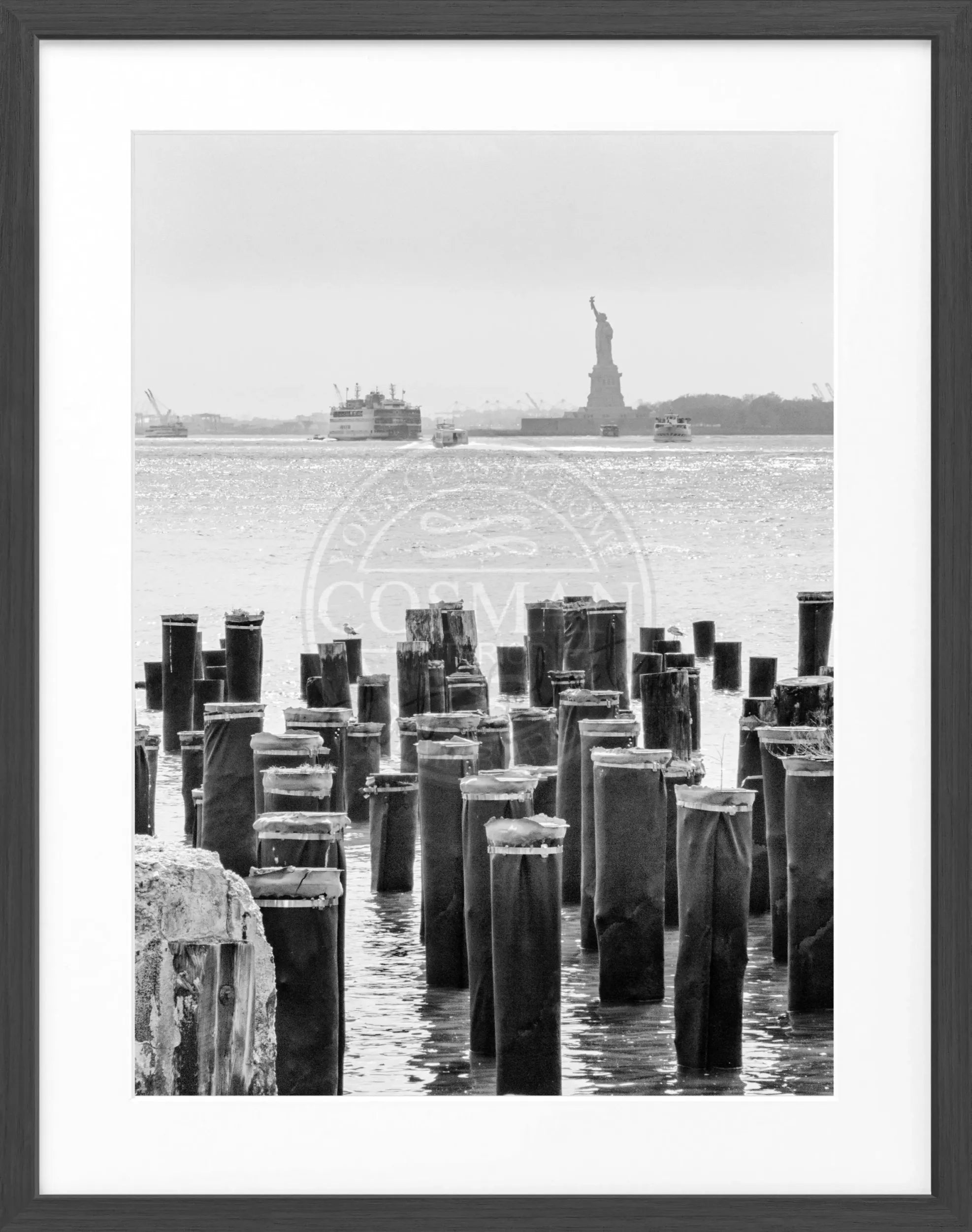 Schwarz-weiß Poster mit Rahmen von Cosman-Photocollection, New York NY107, Motiv in 25x31 cm, stilvolle Wanddekoration