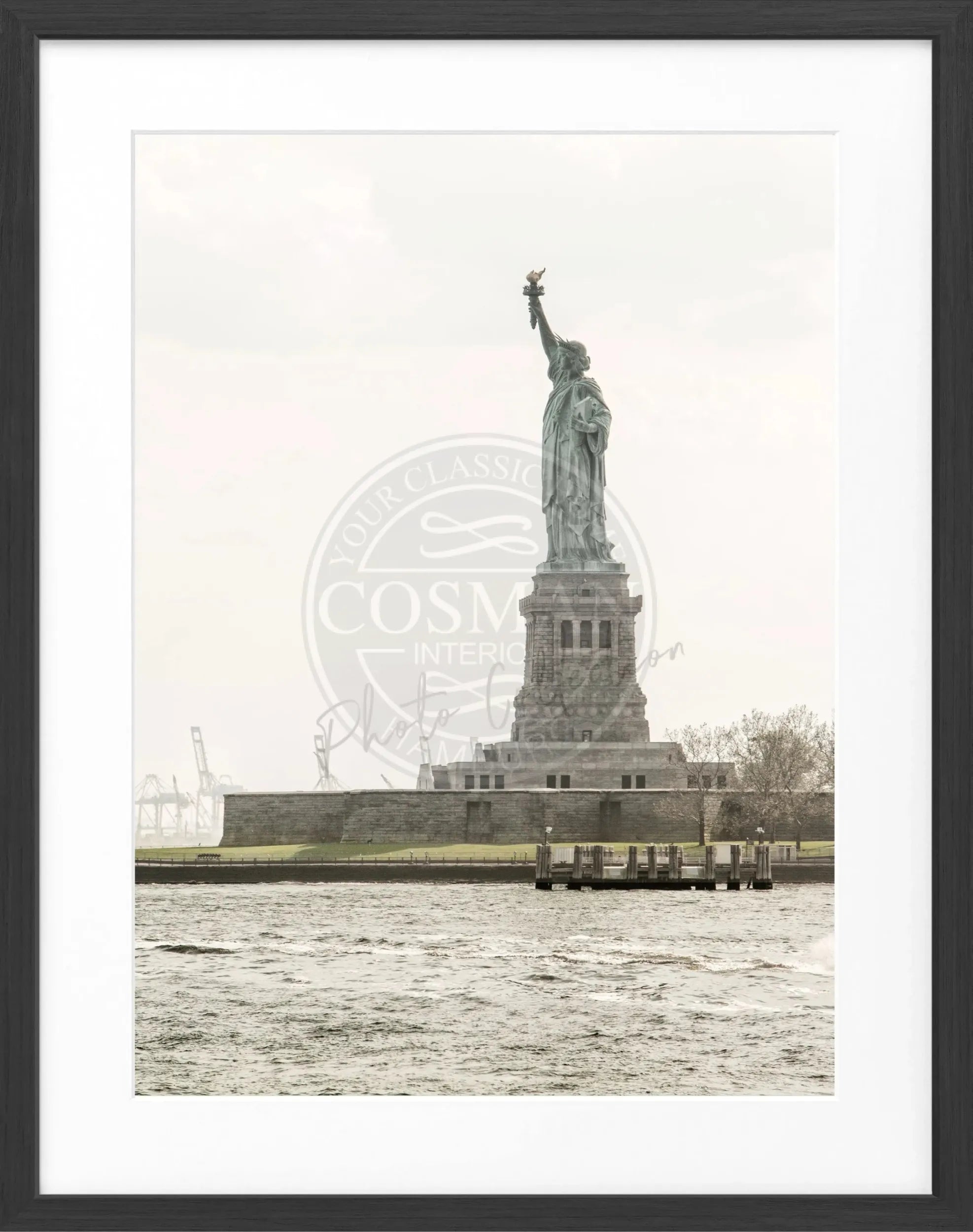 Schwarz-weiß Poster mit Rahmen von Cosman-Photocollection, New York NY121, Motiv in 25x31 cm, Wanddekoration