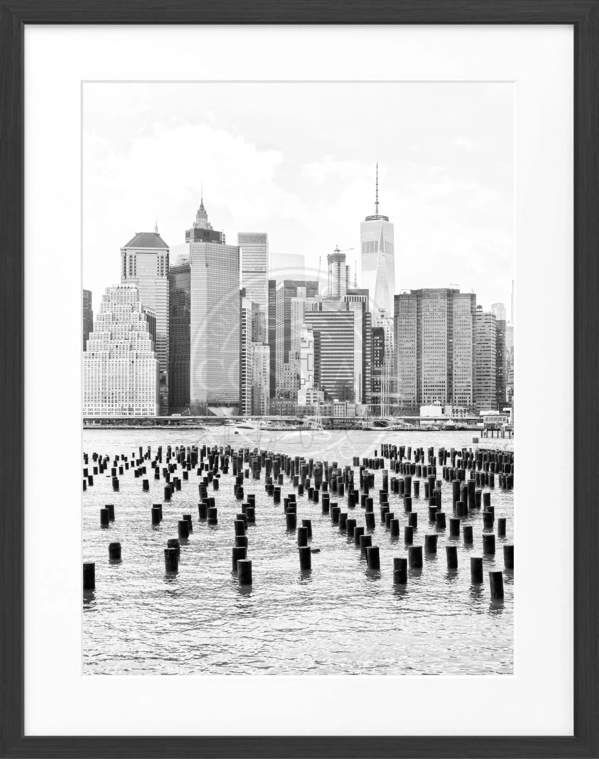 Schwarz-weiß Poster mit Rahmen von Cosman-Photocollection, New York, One World Trade Center, 25x31 cm, Wanddekoration