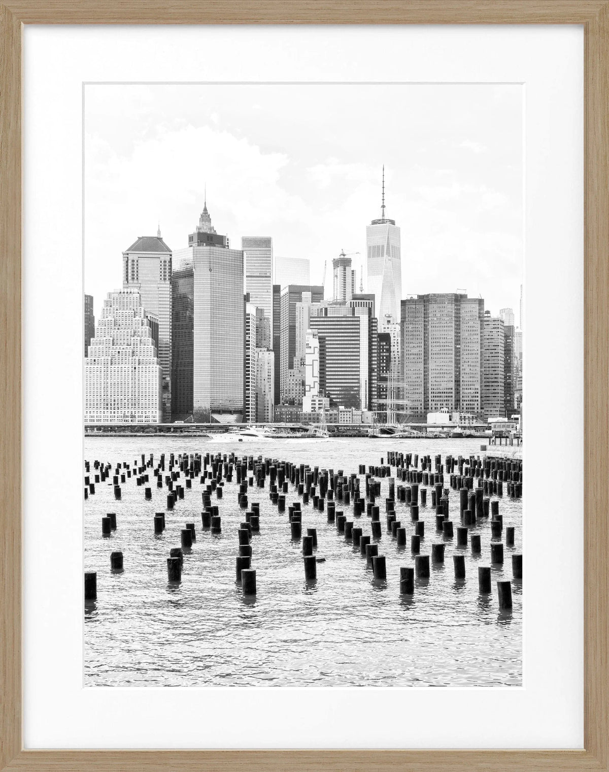 Schwarz-weiß Poster mit Rahmen von Cosman-Photocollection, New York One World Trade Center, 25x31 cm, urbanes Stadtbild