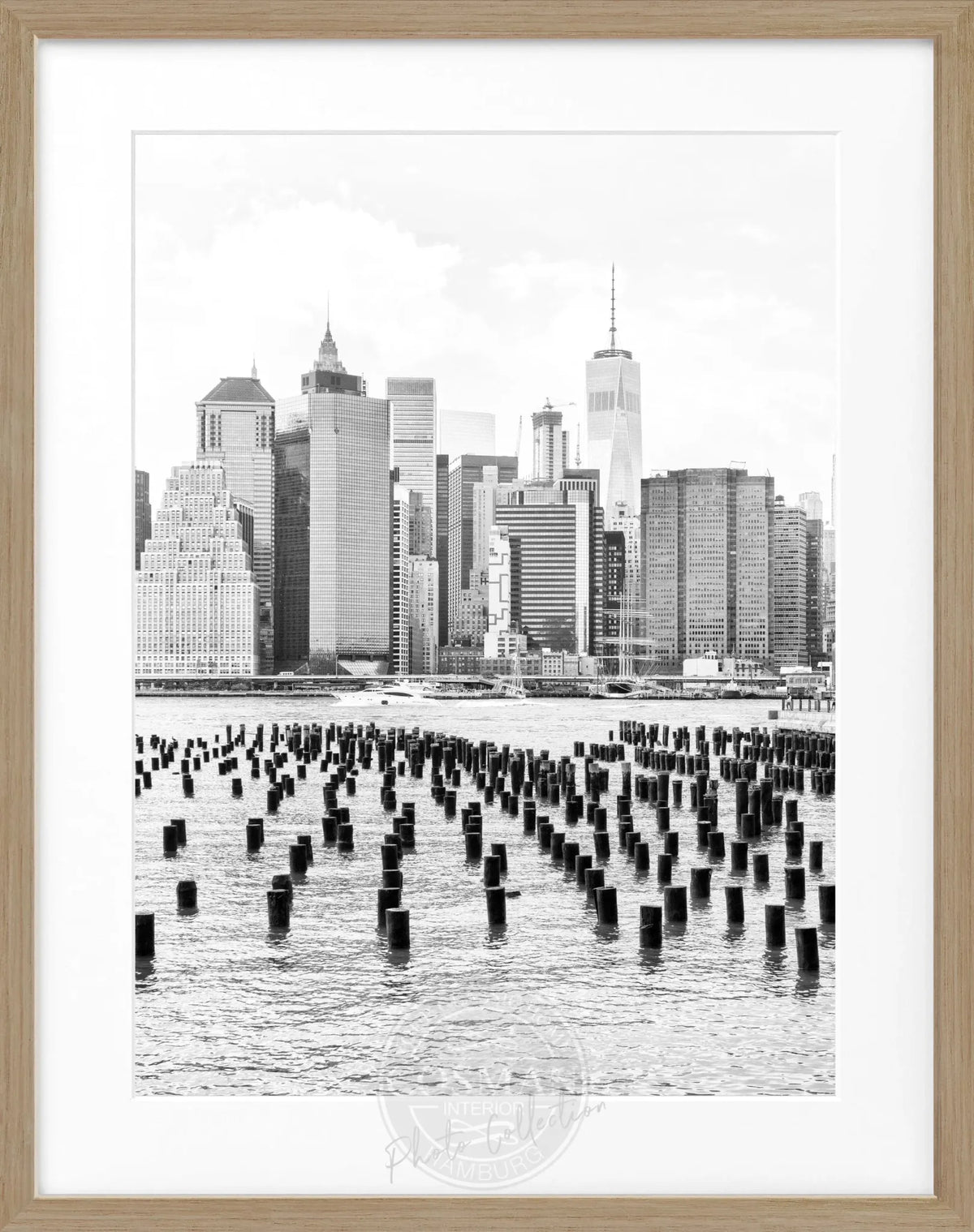 Schwarz-weiß Poster mit Rahmen von Cosman-Photocollection, New York One World Trade Center, 25x31 cm, urbanes Stadtbild