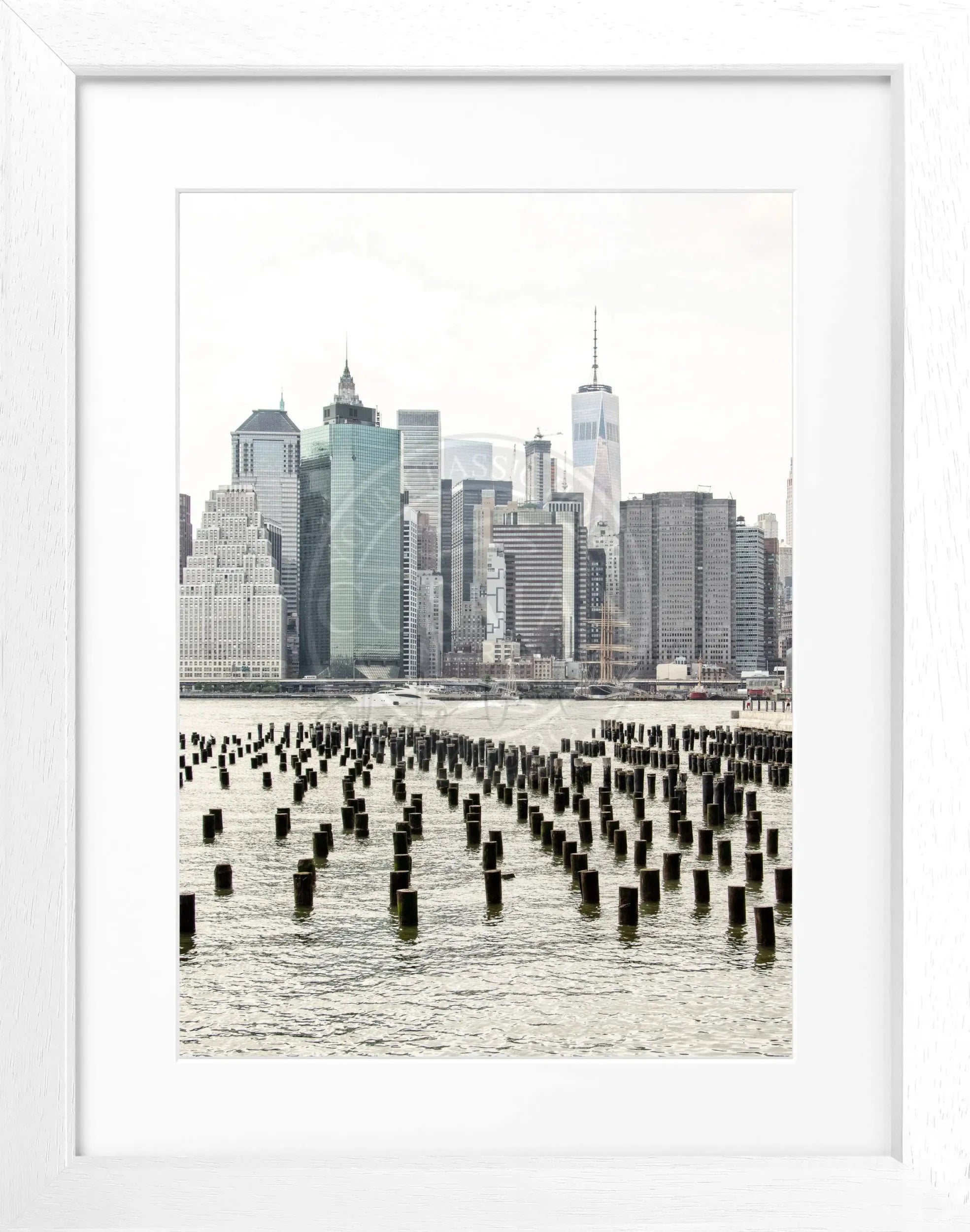 Schwarz-weiß Poster mit Rahmen, New York, One World Trade Center, von Cosman-Photocollection, 25x31 cm, Wanddekoration