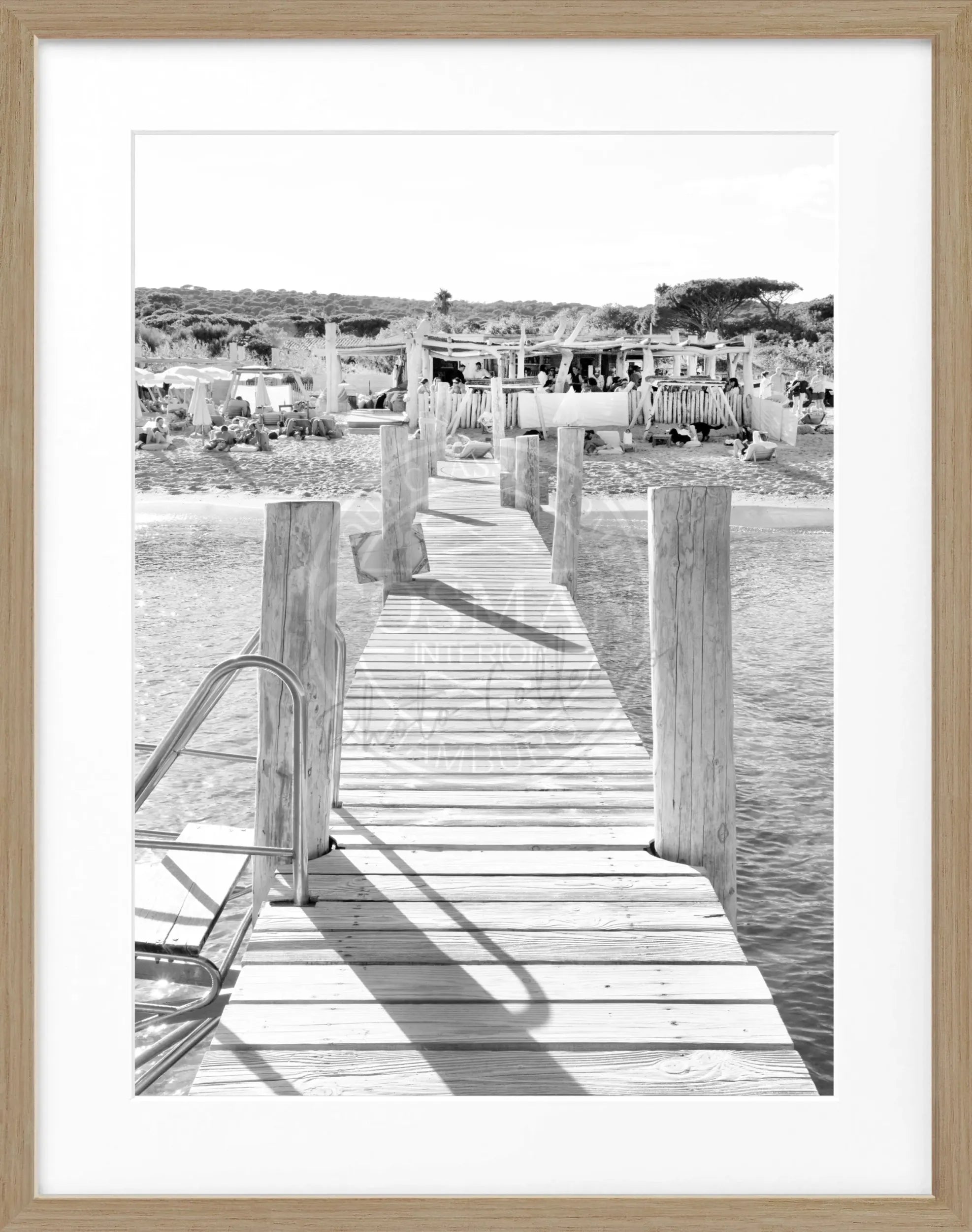 Schwarz-weiß Poster mit Rahmen, Saint Tropez Beach Le Club 55, Cosman-Photocollection, 25x31 cm, Motiv an der Küste