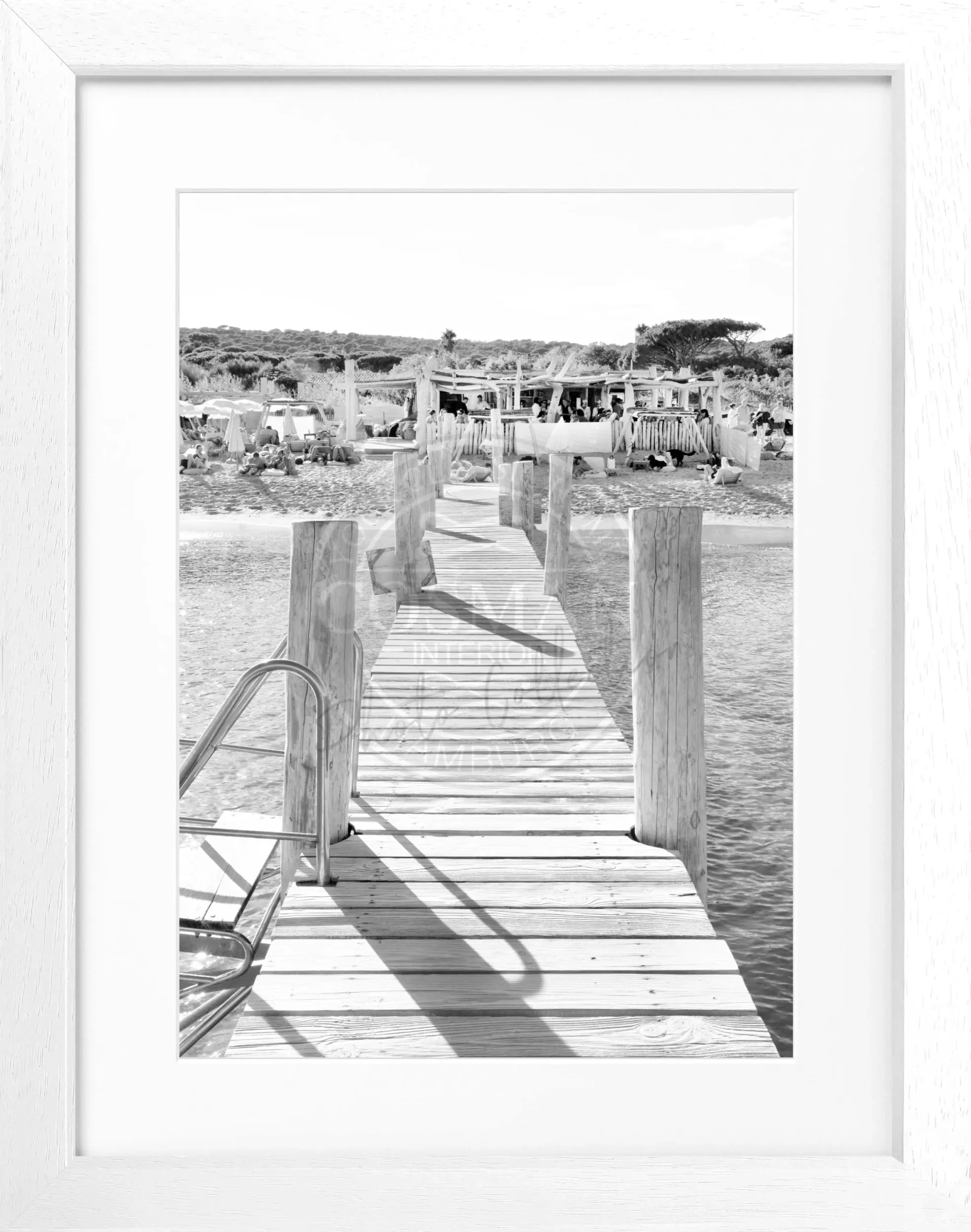 Schwarz-weiß Poster mit Rahmen von Cosman-Photocollection, Motiv Saint Tropez Beach Le Club 55, Maße 25x31 cm