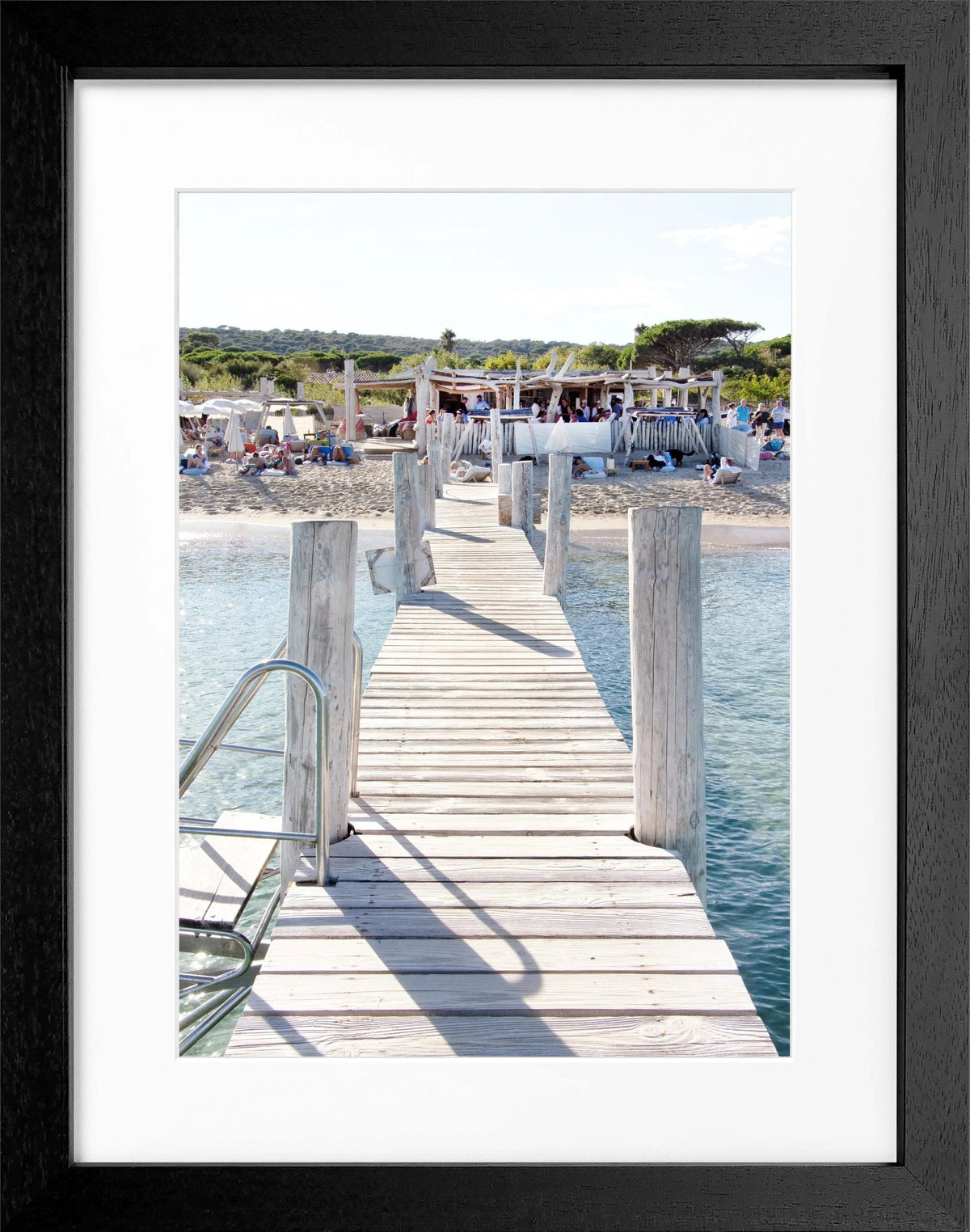 Schwarz-weiß Poster mit Rahmen von Cosman-Photocollection, Motiv vom Strand Saint Tropez 'Beach Le Club 55', 25x31 cm