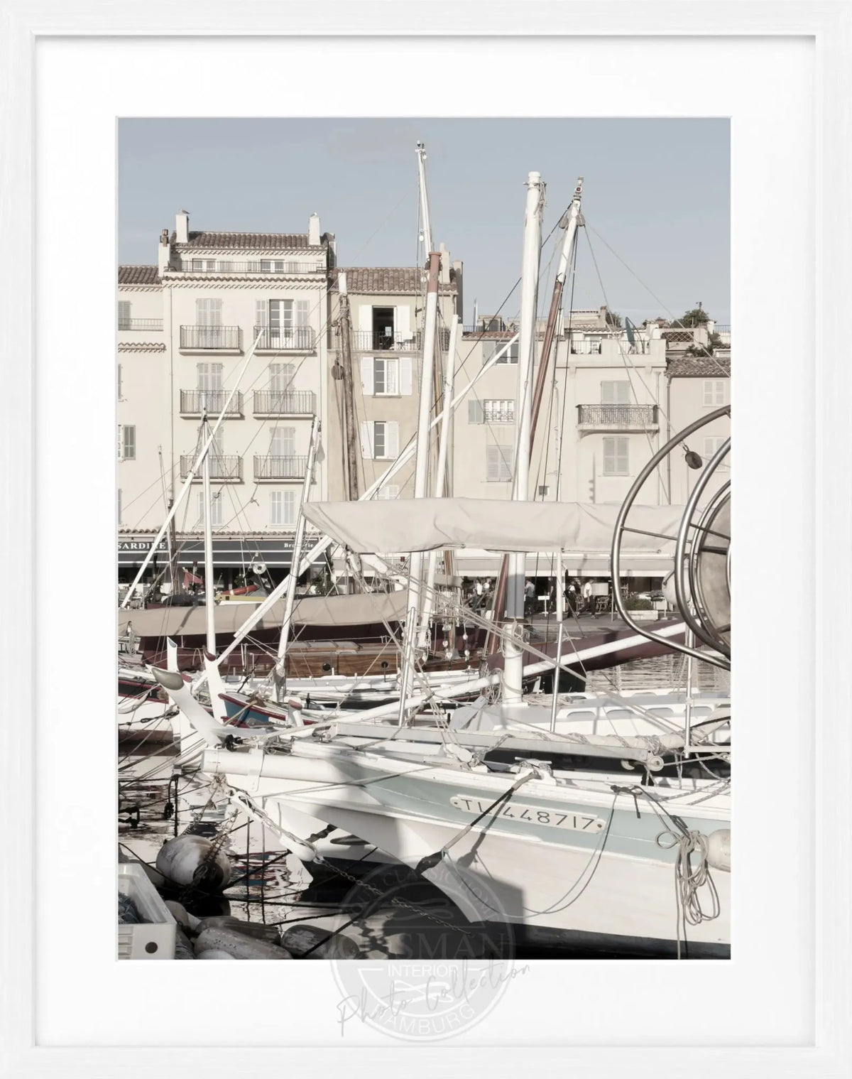 Schwarz-weiß Poster mit Rahmen, Saint Tropez Boot Motiv, von Cosman-Photocollection, 25x31 cm, stilvolle Wanddekoration