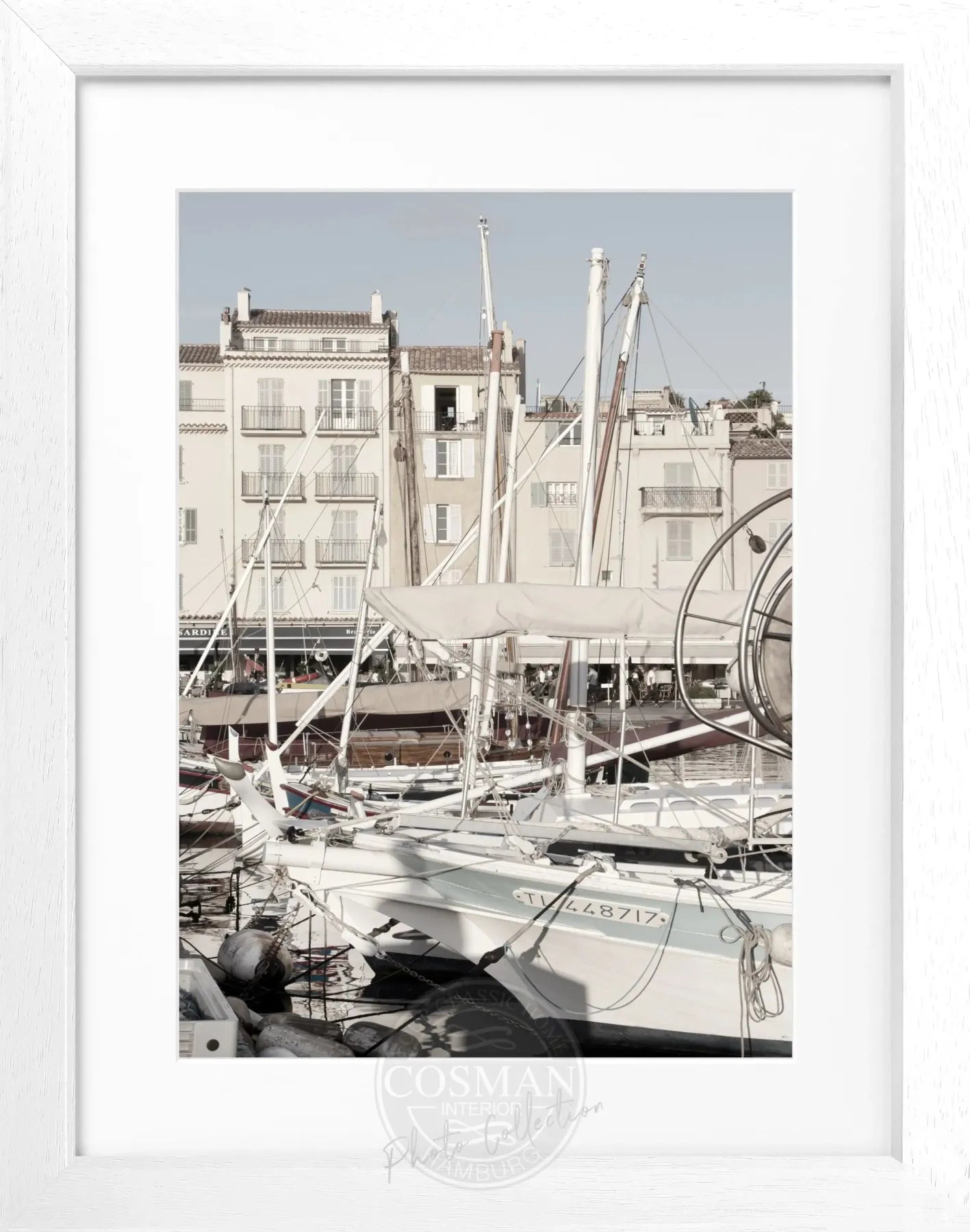 Schwarz-weiß Poster mit Rahmen von Cosman-Photocollection, Motiv eines Bootes in Saint Tropez, 25x31 cm, stilvolle Wanddekoration