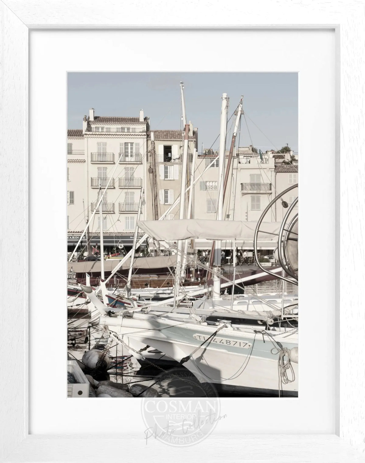 Schwarz-weiß Poster mit Rahmen von Cosman-Photocollection, Motiv eines Bootes in Saint Tropez, 25x31 cm, stilvolle Wanddekoration