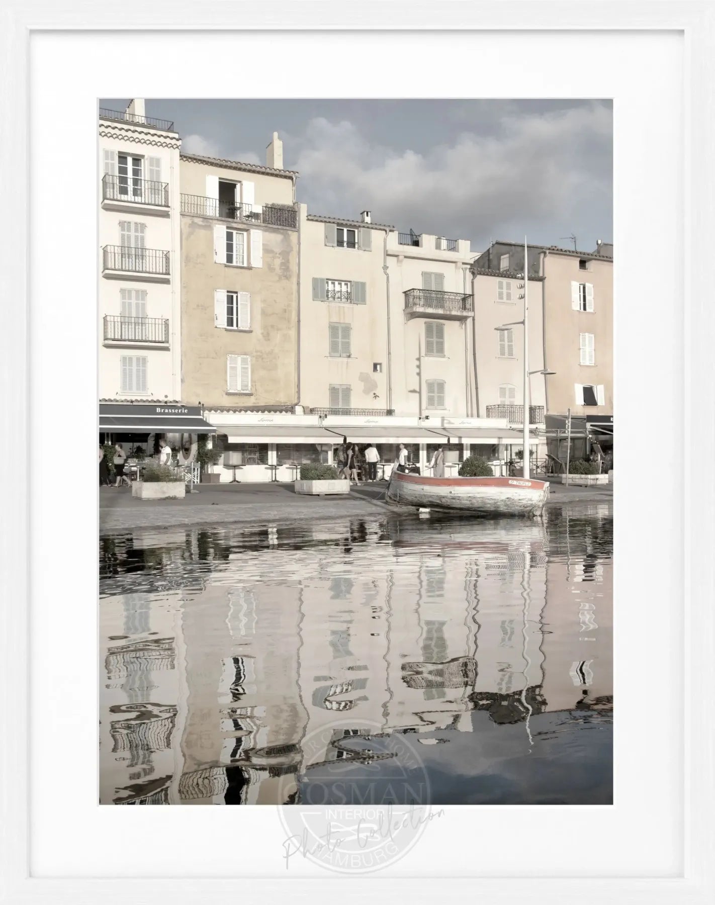 Schwarz-weiß Poster von Saint Tropez mit schwarzem Rahmen, Maße 25x31cm, von Cosman-Photocollection.