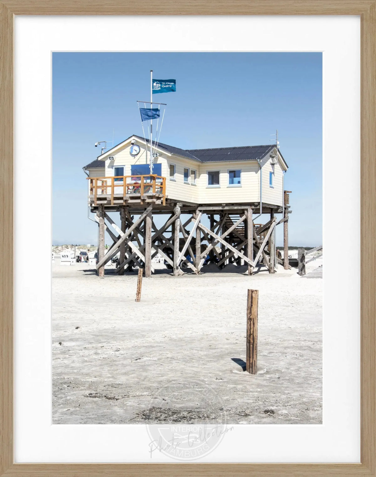 Schwarz-weiß Poster mit Rahmen von Cosman-Photocollection, Sankt Peter Ording Beach House Motiv, 25x31 cm
