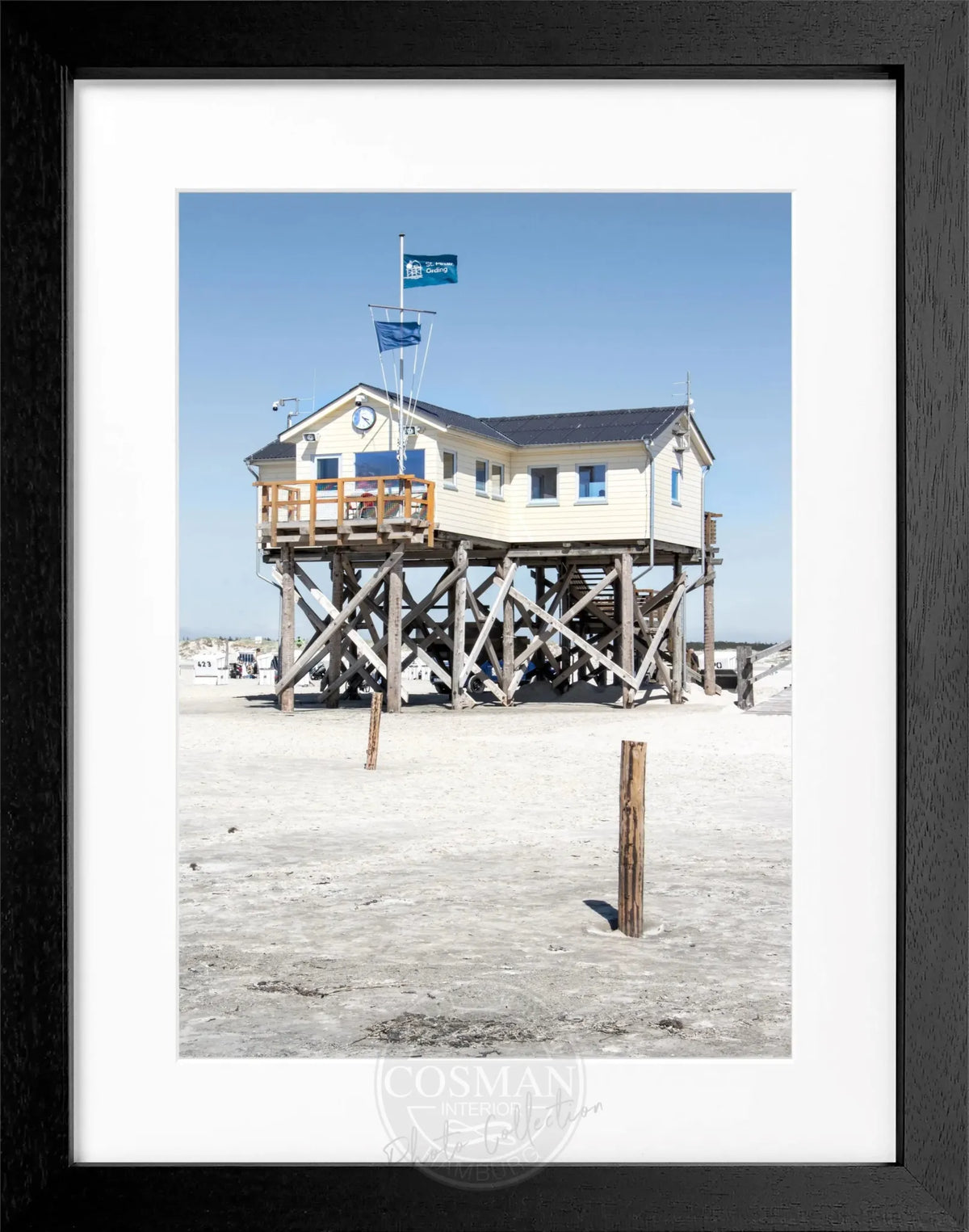 Schwarz-weiß Poster mit Rahmen von Cosman-Photocollection, Sankt Peter Ording Beach House, 25x31cm, kunstvolles Meeresmotiv