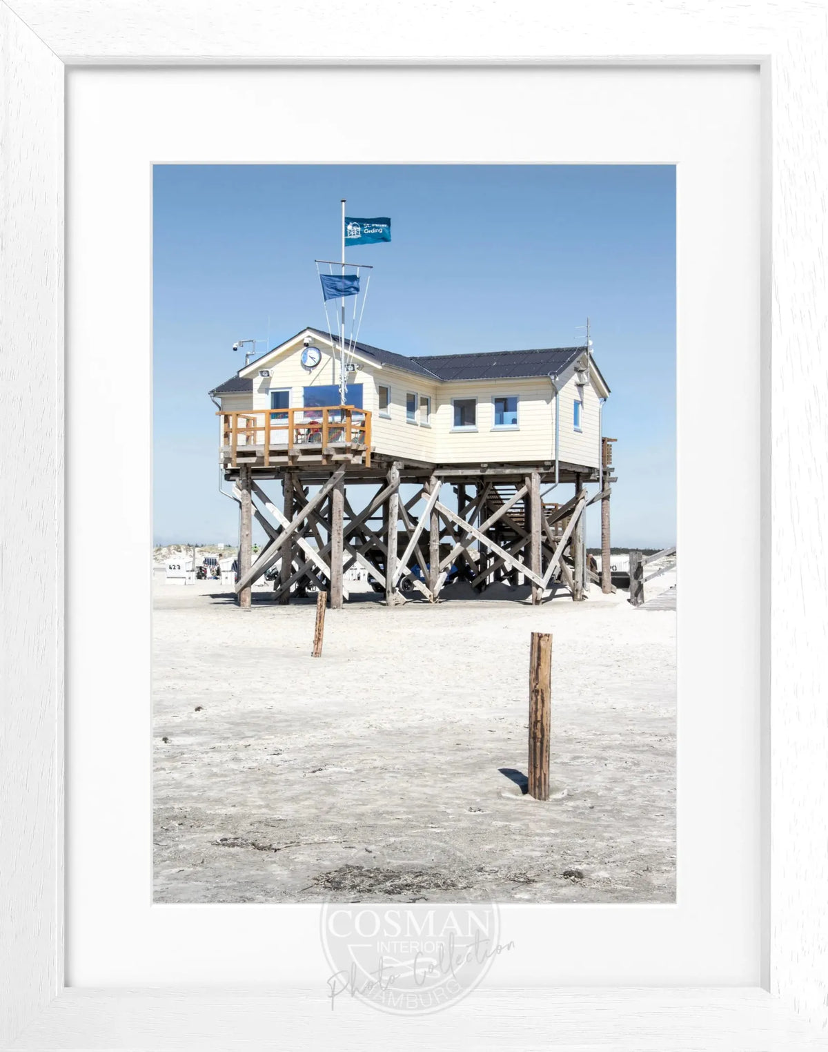 Schwarz-weiß Poster mit Rahmen, Sankt Peter Ording Beach House Motiv, 25x31cm, von Cosman-Photocollection