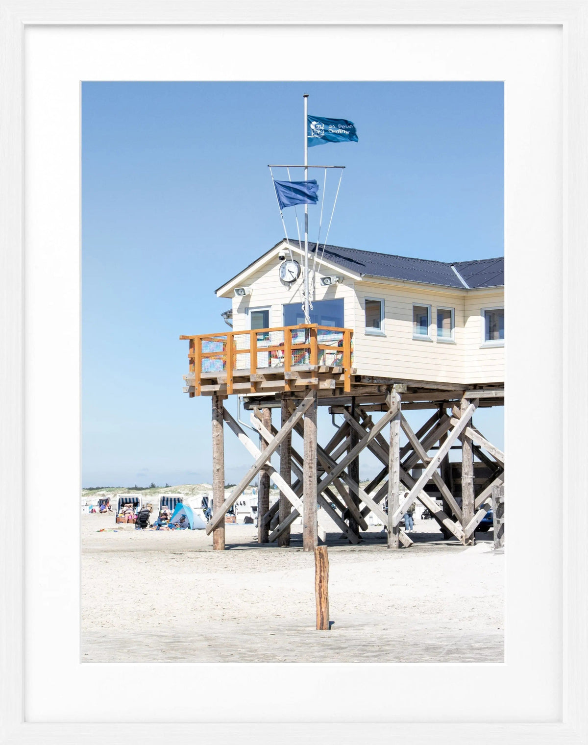 Schwarzweiß-Poster von Cosman-Photocollection mit Rahmen, Sankt Peter Ording "Beach House", 25x31 cm, Meeresmotiv