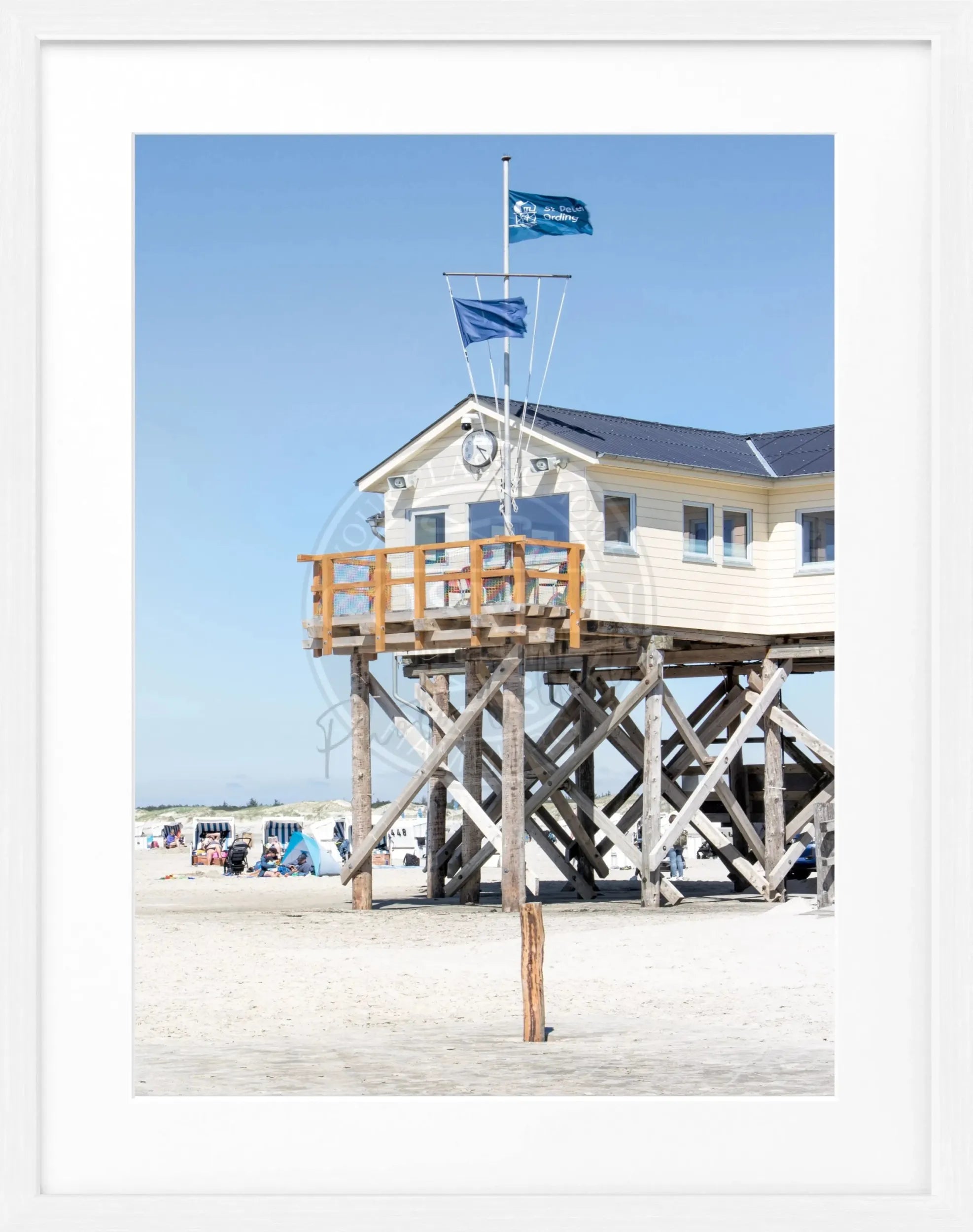 Schwarzweiß-Poster von Cosman-Photocollection mit Rahmen, Sankt Peter Ording "Beach House", 25x31 cm, Meeresmotiv