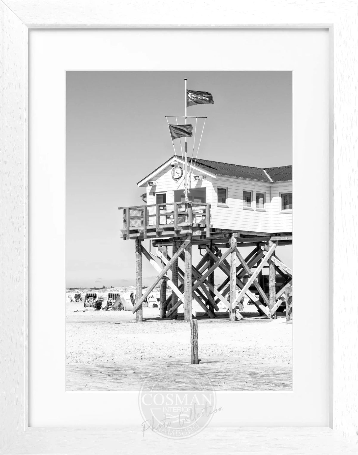 Schwarz-weiß Poster mit Rahmen von Cosman-Photocollection, Sankt Peter Ording "Beach House", 25x31 cm, Meeresmotiv